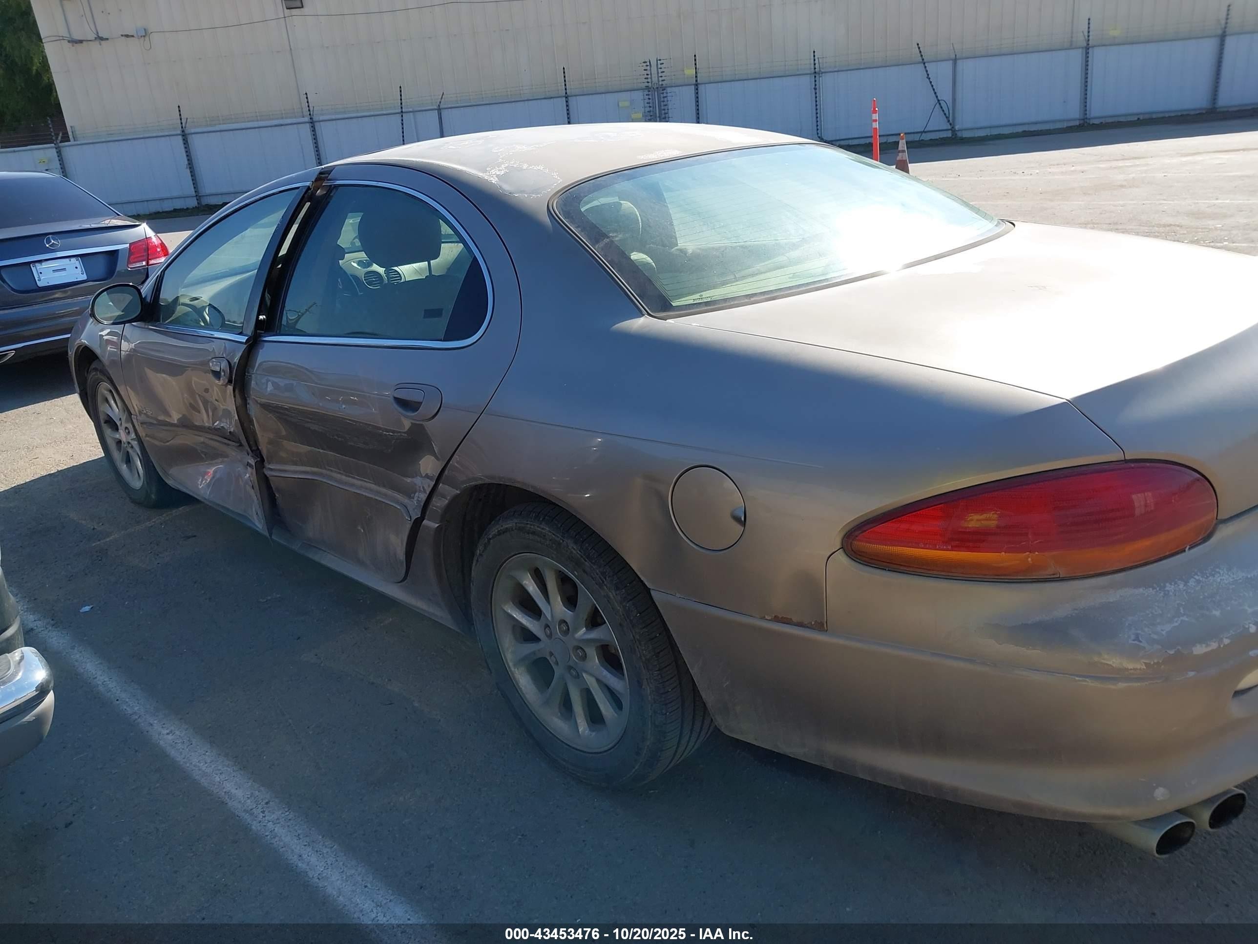 2000 Chrysler Lhs   Brown vin: 2C3HC56G8YH405109
