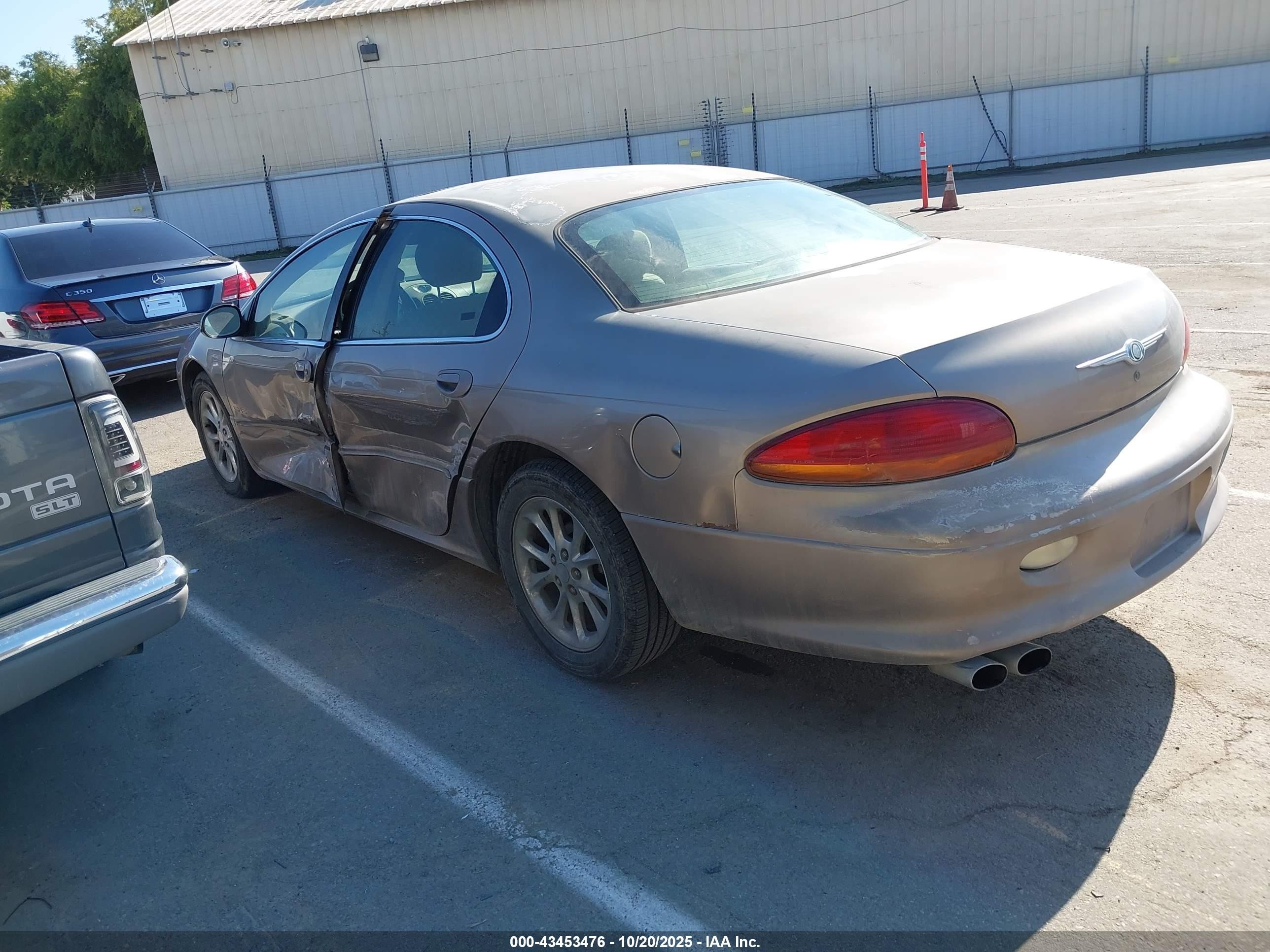 2000 Chrysler Lhs   Brown vin: 2C3HC56G8YH405109