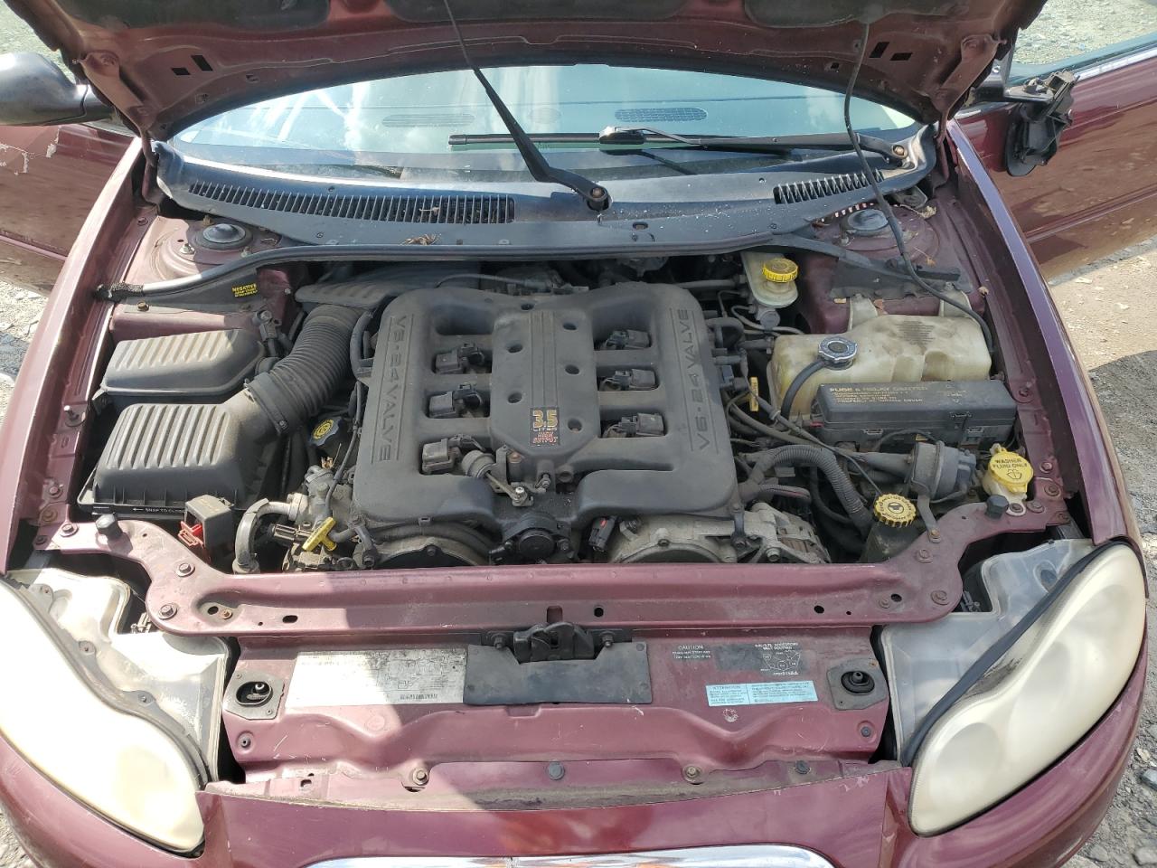 2000 Chrysler Lhs Burgundy vin: 2C3HC56G9YH215190