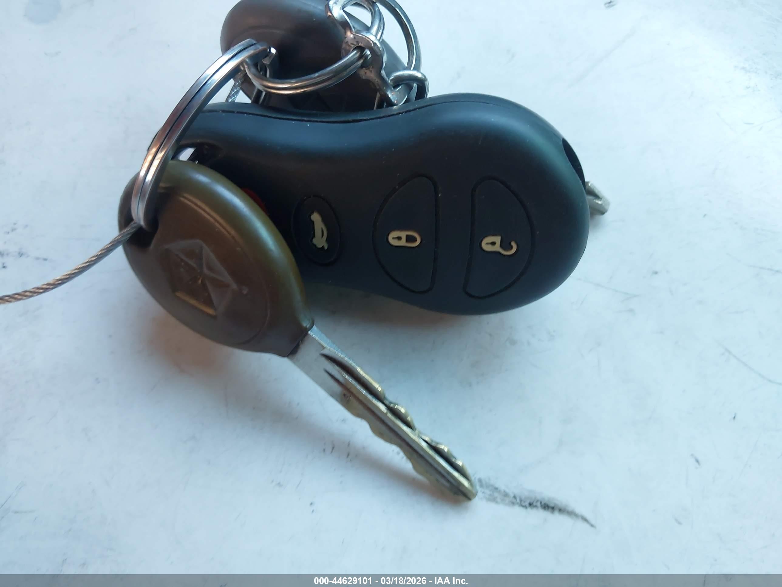 2000 Chrysler Lhs   Gold vin: 2C3HC56G9YH438104