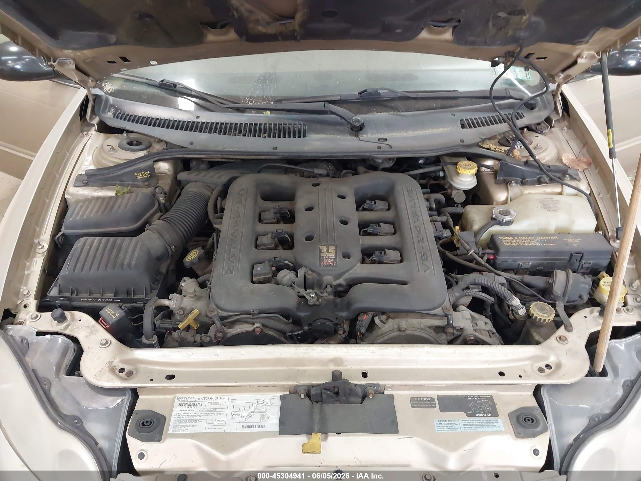 2000 Chrysler Lhs   Gold vin: 2C3HC56GXYH423935