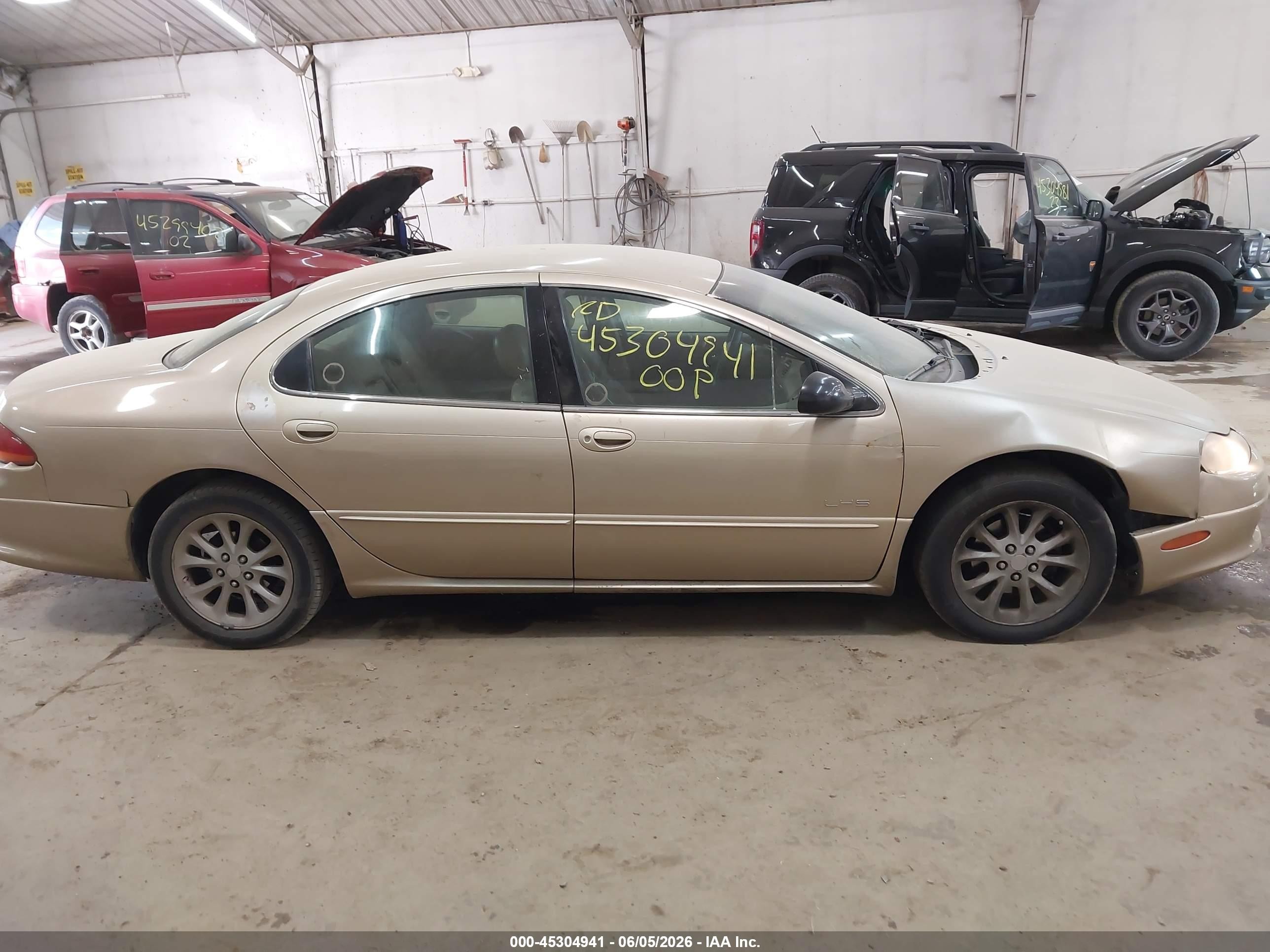2000 Chrysler Lhs   Gold vin: 2C3HC56GXYH423935