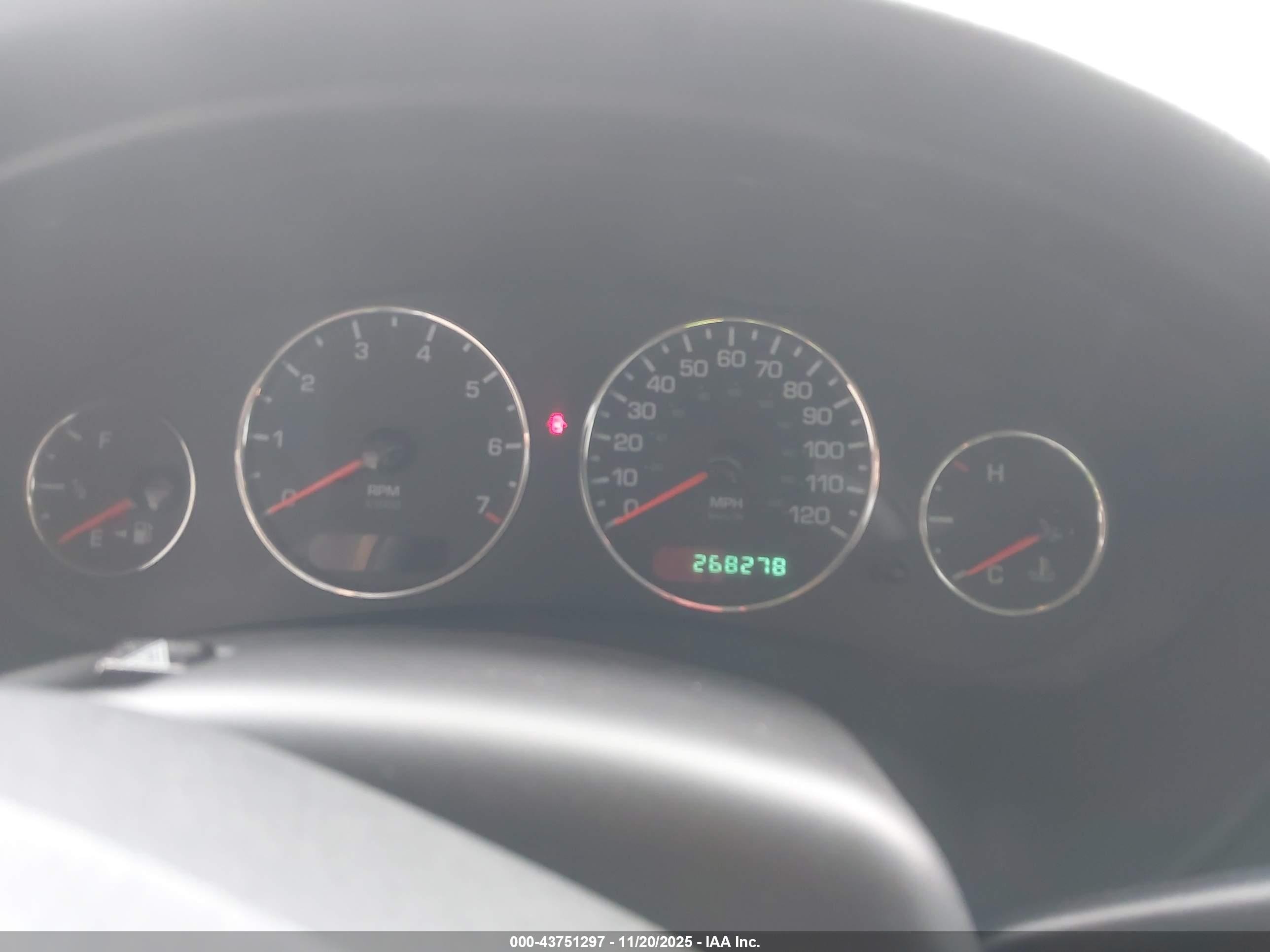 2000 Chrysler Concorde Lxi Золотой vin: 2C3HD36J9YH272065