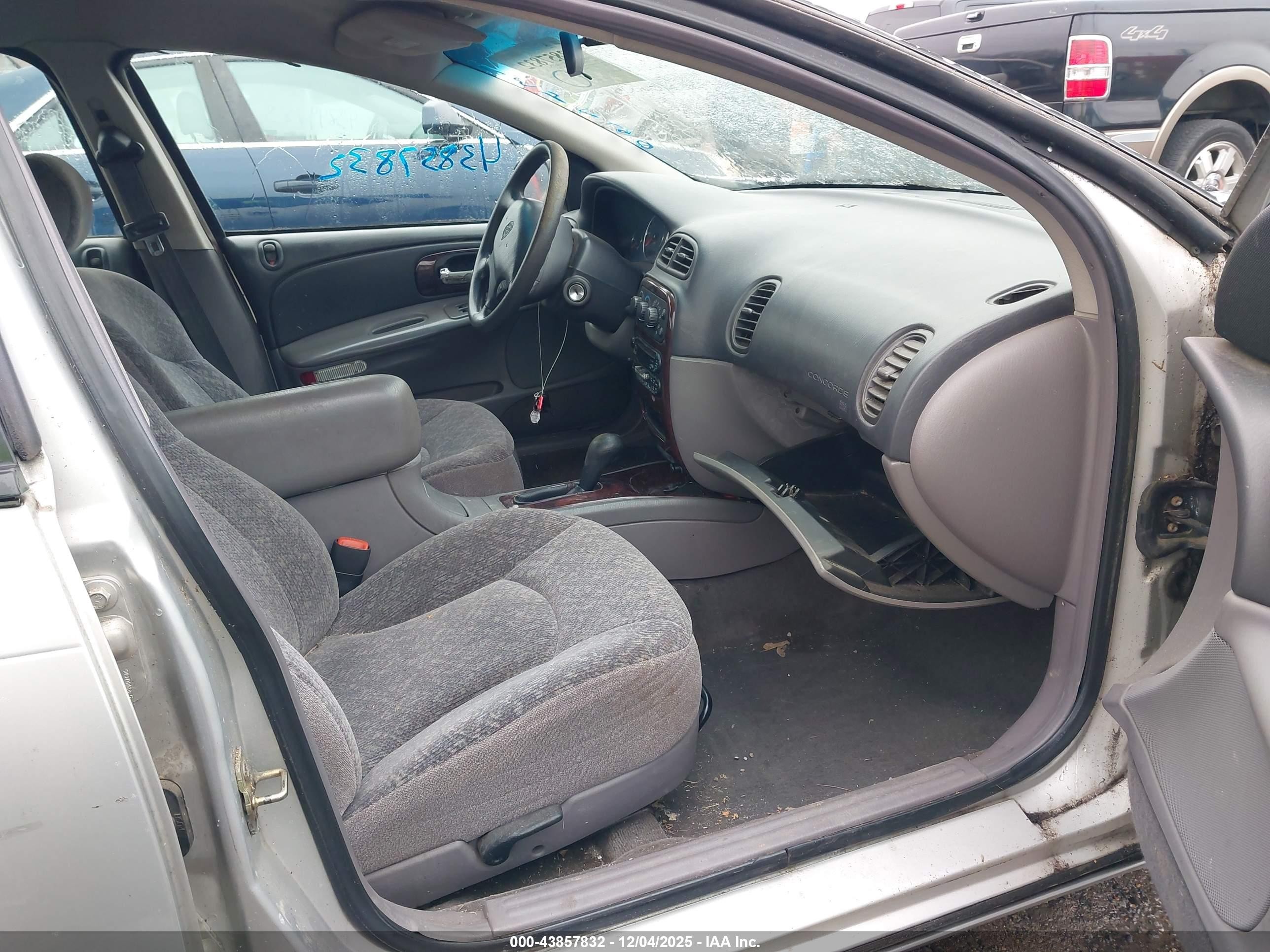 2000 Chrysler Concorde Lx Серебряный vin: 2C3HD46R1YH134760