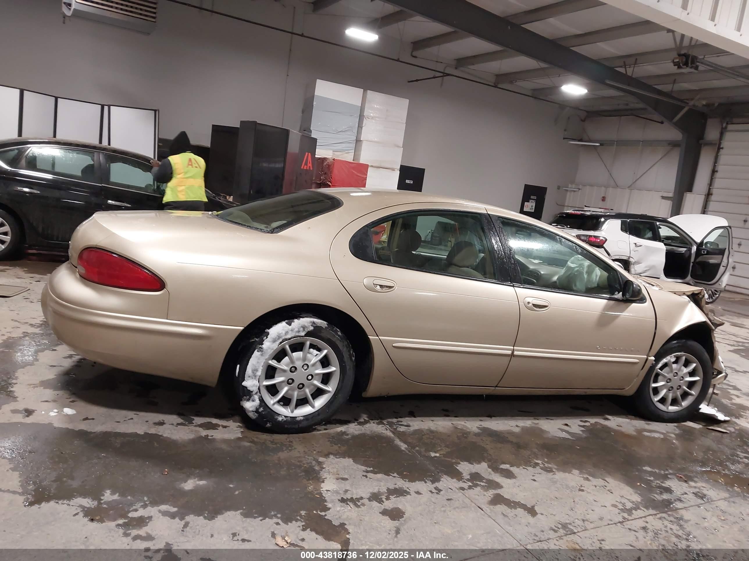 2000 Chrysler Concorde Lx Gold vin: 2C3HD46R3YH136140