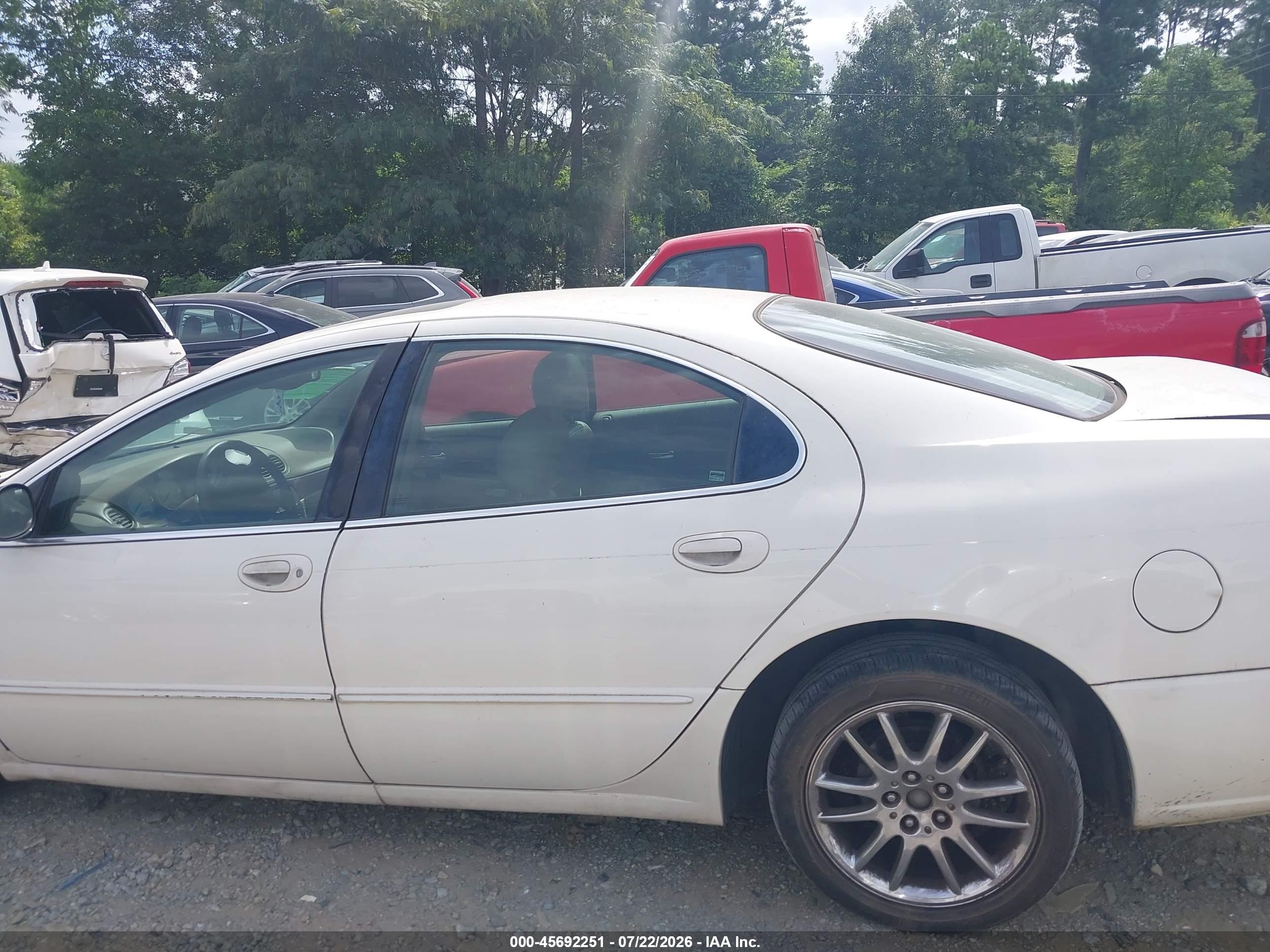 2002 Chrysler 300m   White vin: 2C3HE66G02H141004