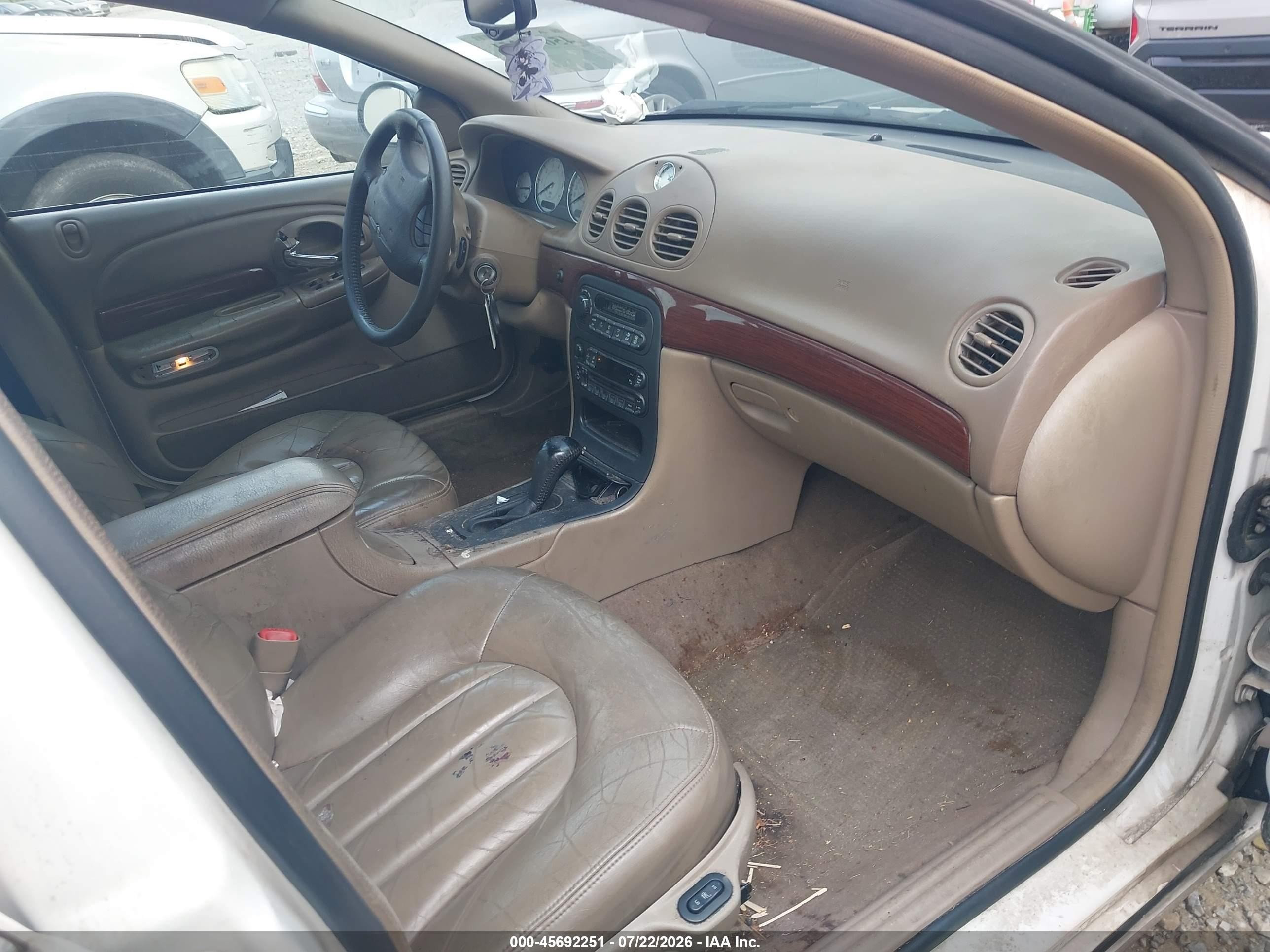 2002 Chrysler 300m   White vin: 2C3HE66G02H141004
