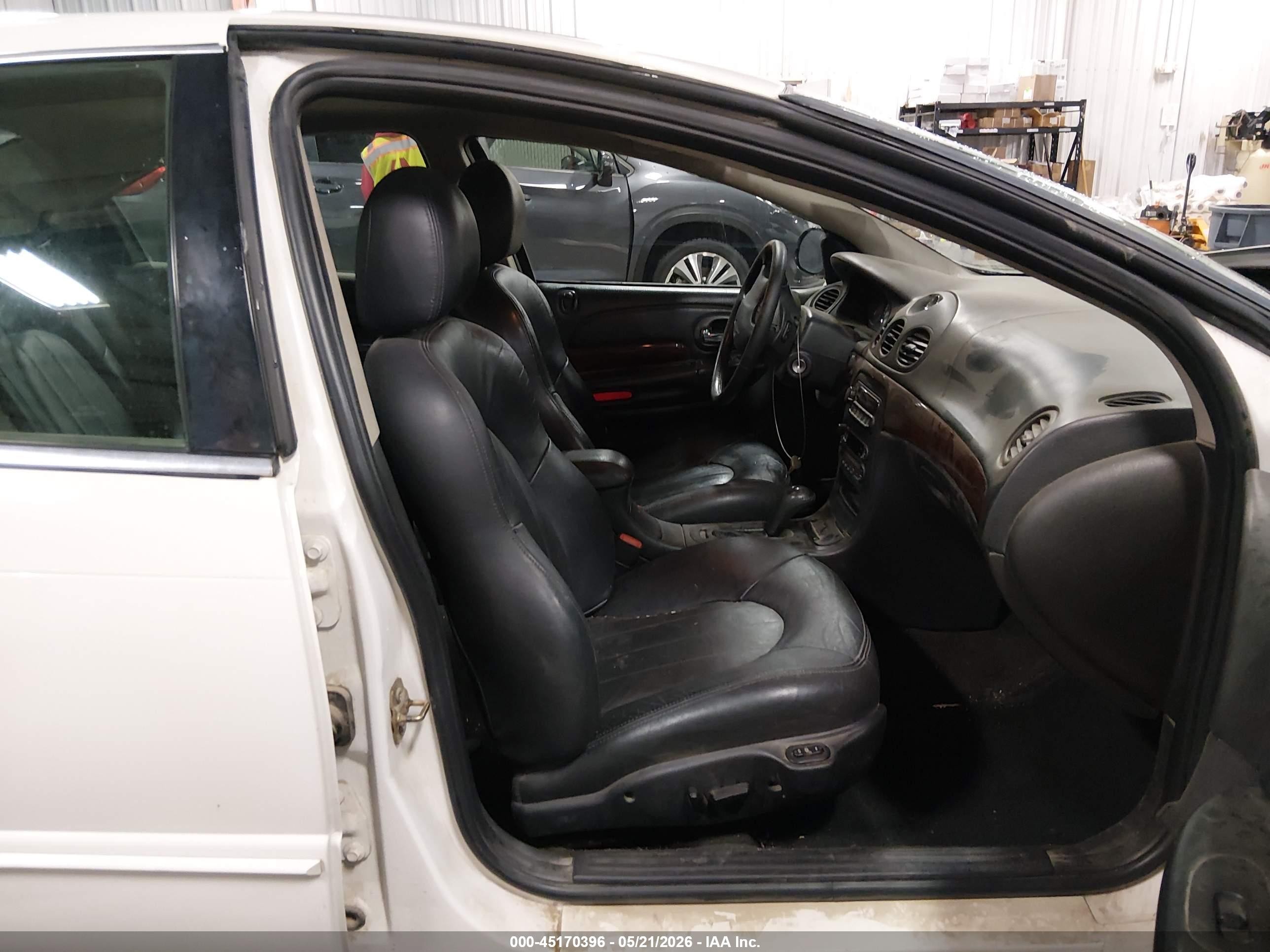 2004 Chrysler 300m   White vin: 2C3HE66G24H657481