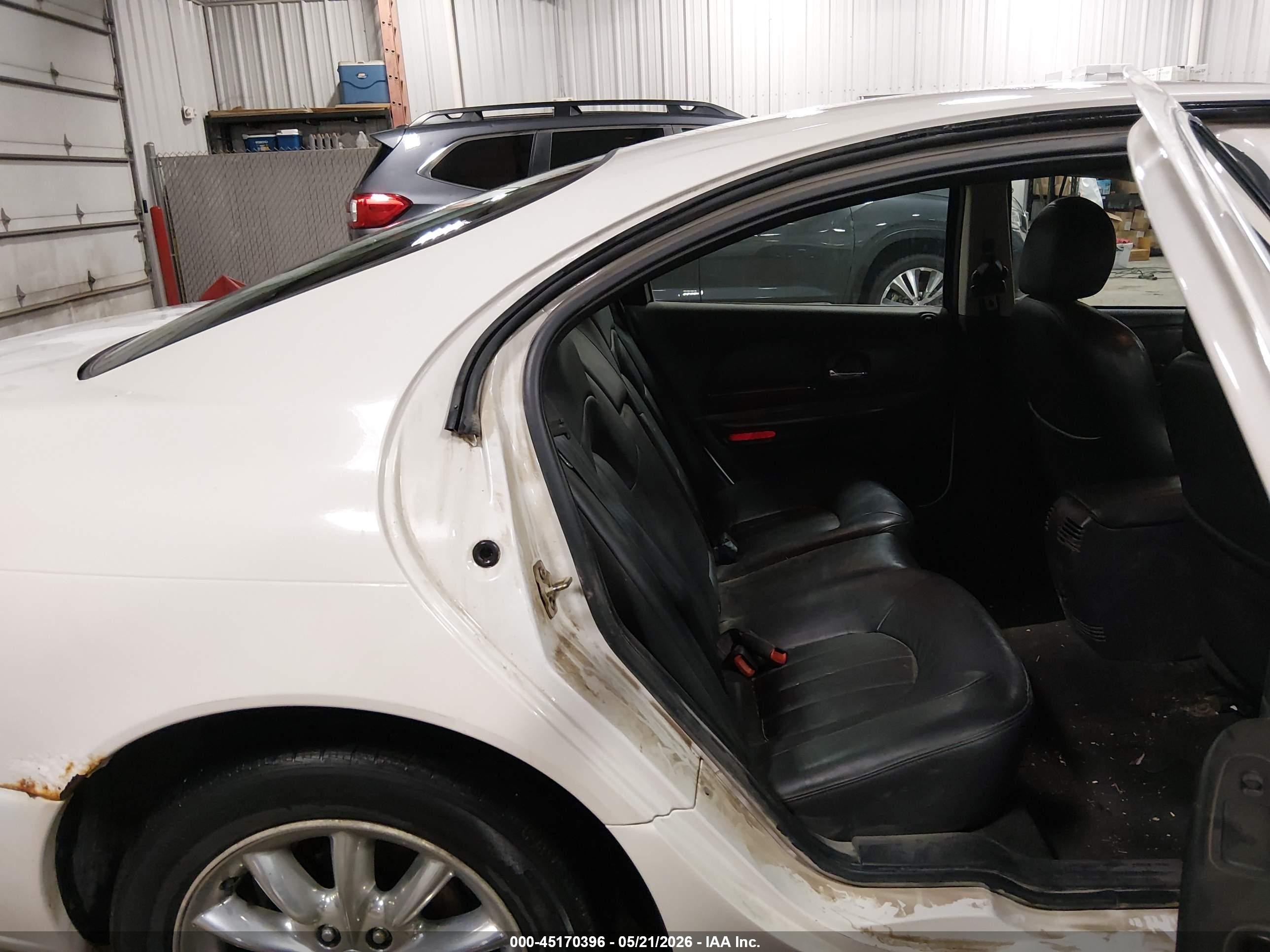 2004 Chrysler 300m   White vin: 2C3HE66G24H657481