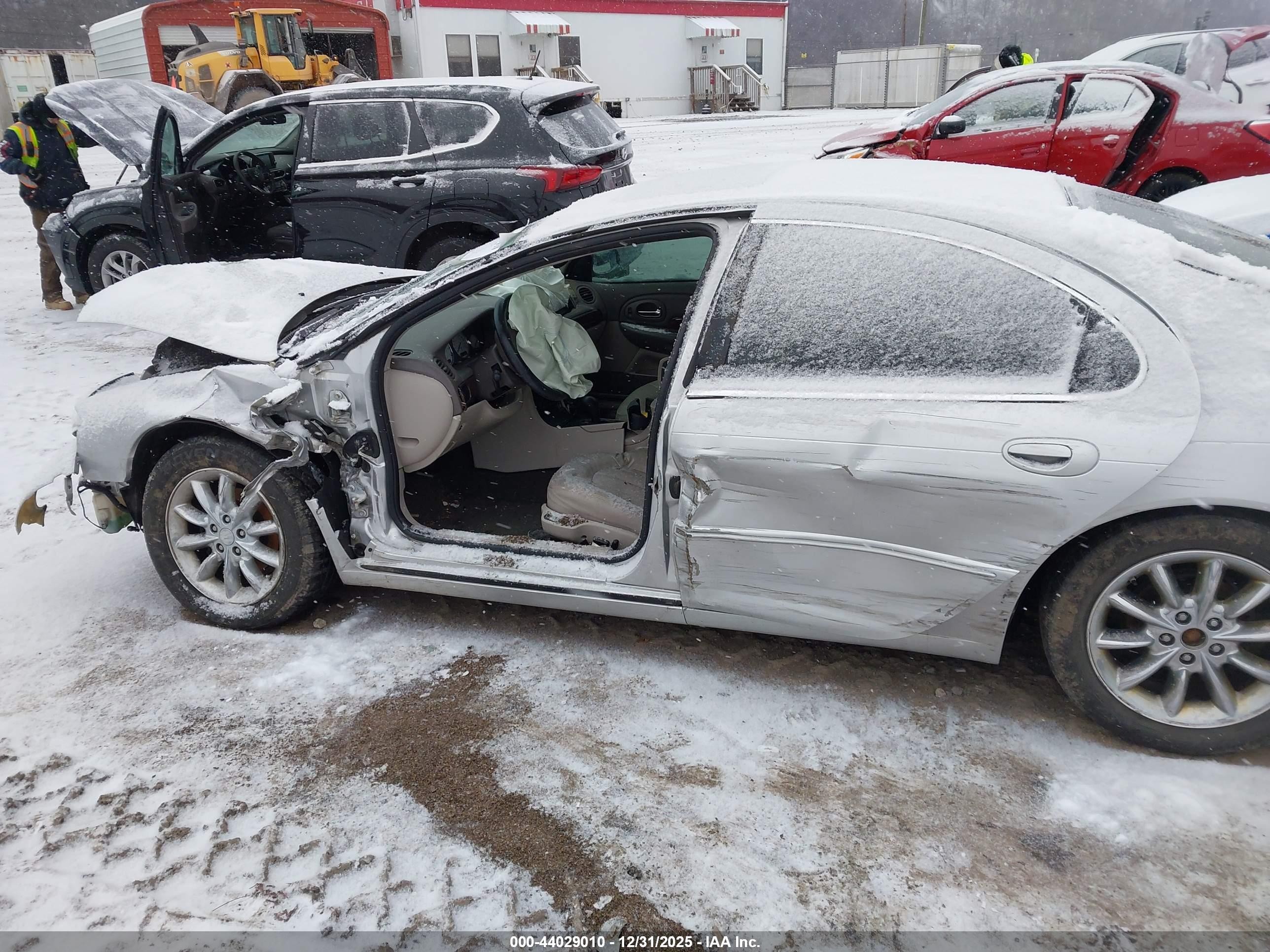 2004 Chrysler 300m   Silver vin: 2C3HE66G34H609083