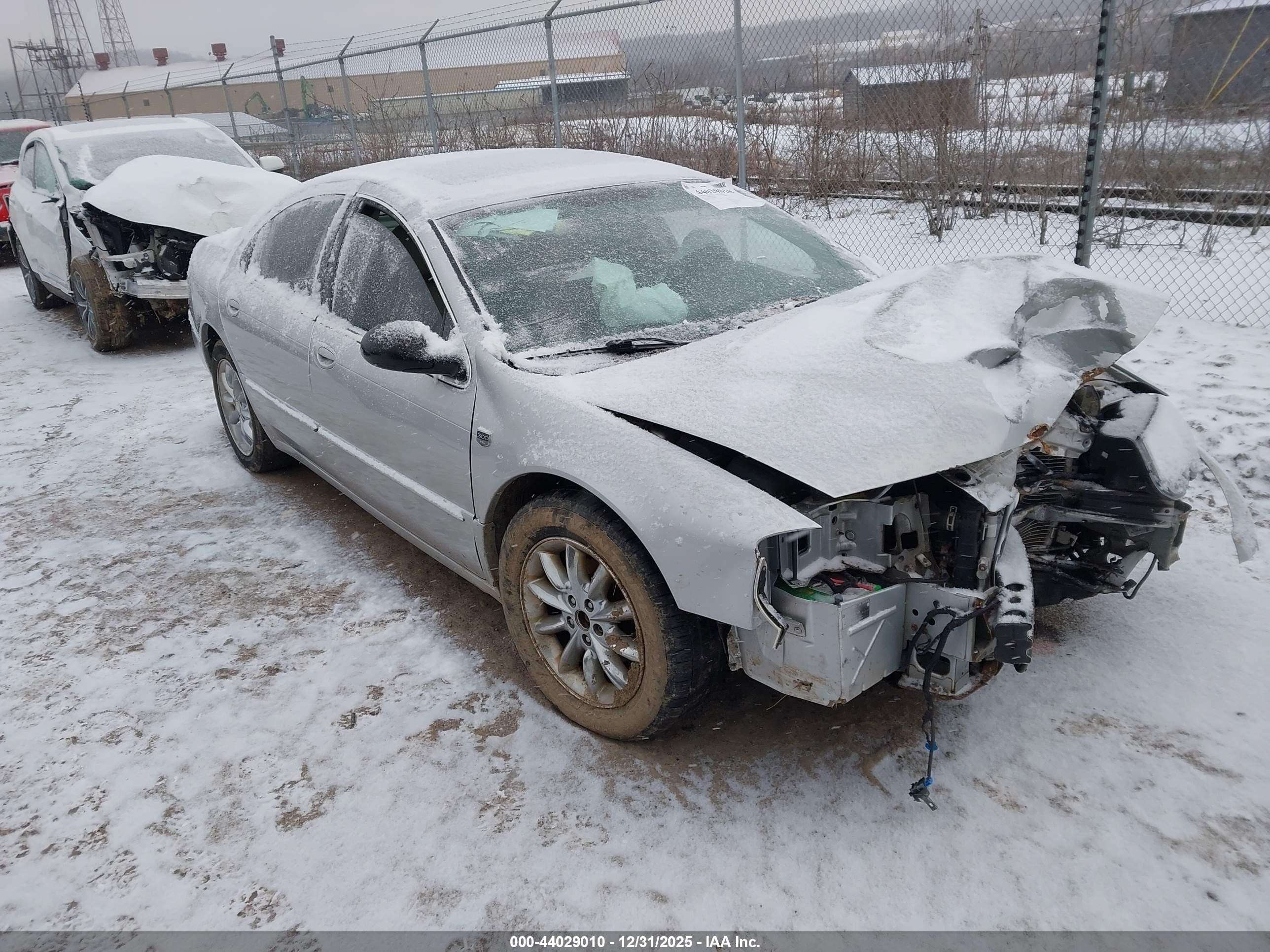 2004 Chrysler 300m   Серебряный vin: 2C3HE66G34H609083