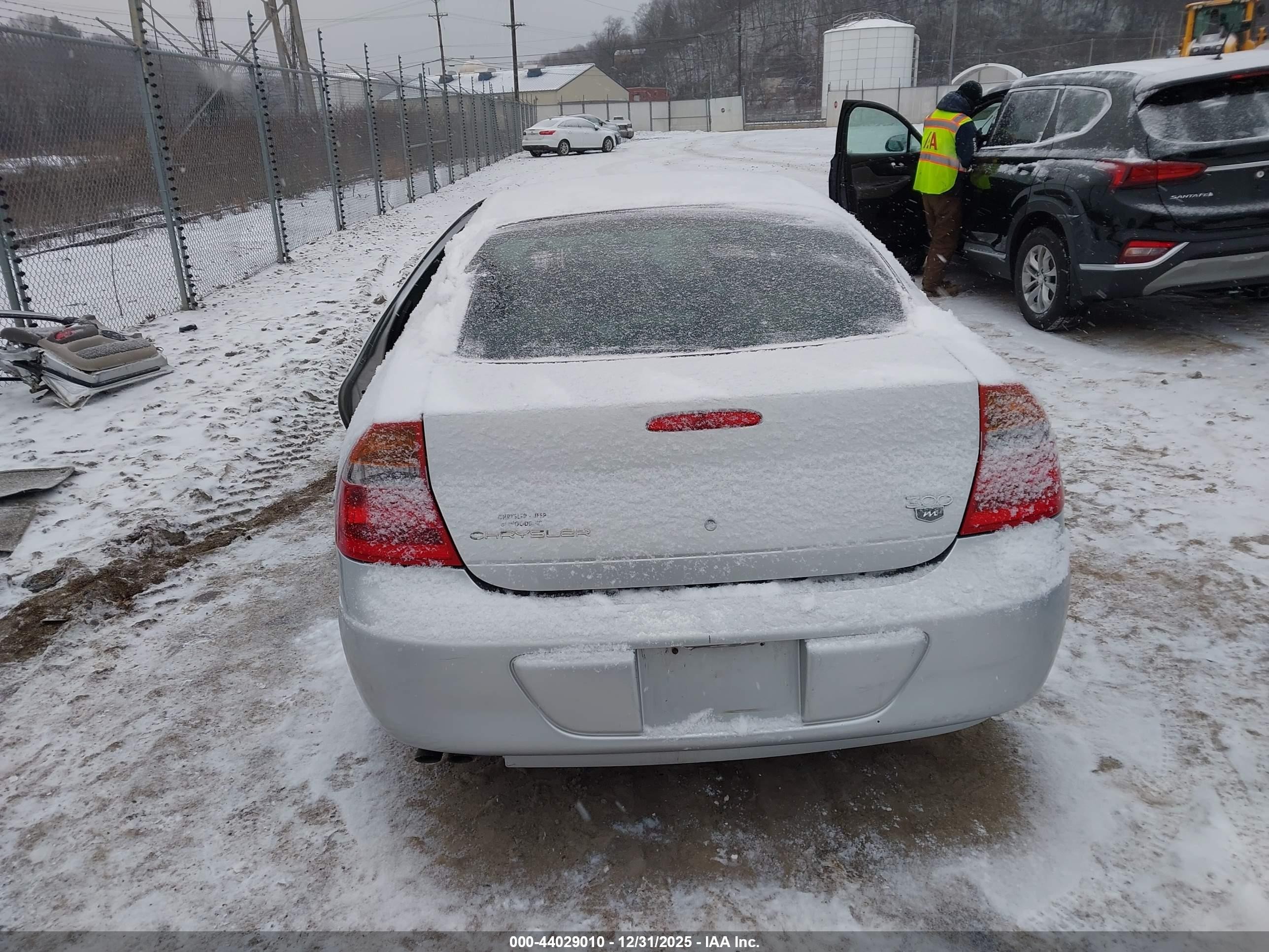 2004 Chrysler 300m   Silver vin: 2C3HE66G34H609083