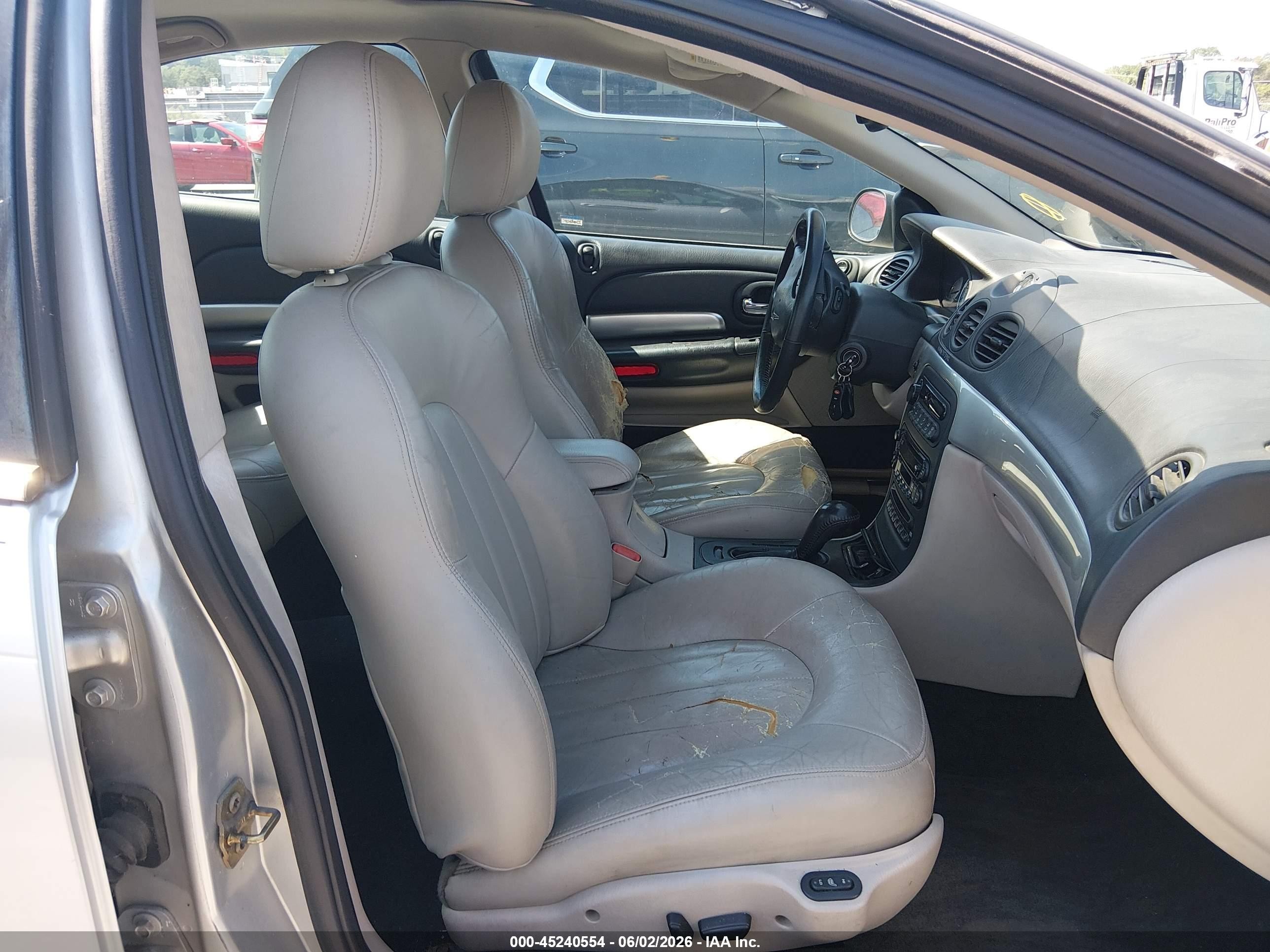 2004 Chrysler 300m   Серебряный vin: 2C3HE66G64H692170