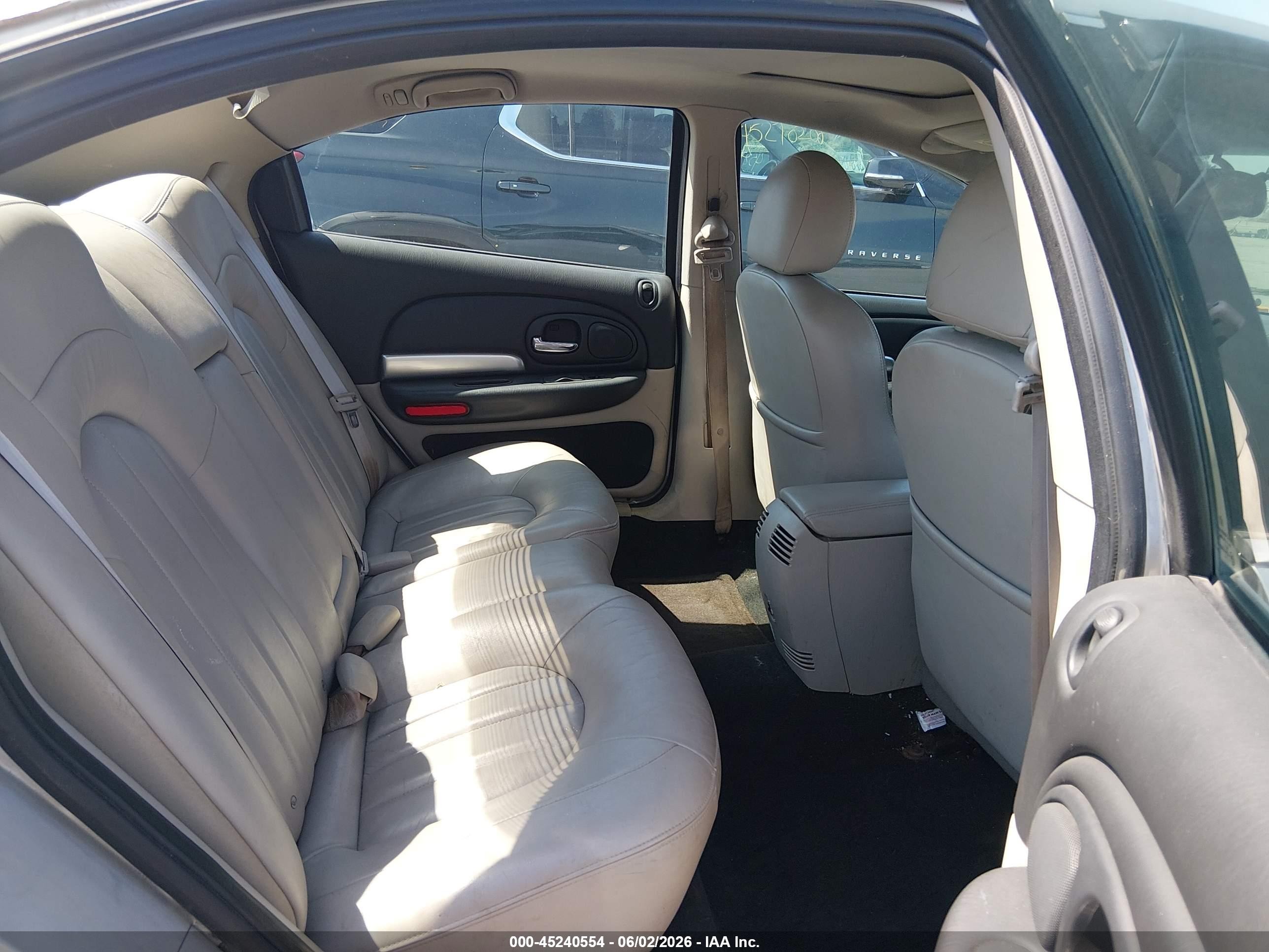 2004 Chrysler 300m   Серебряный vin: 2C3HE66G64H692170