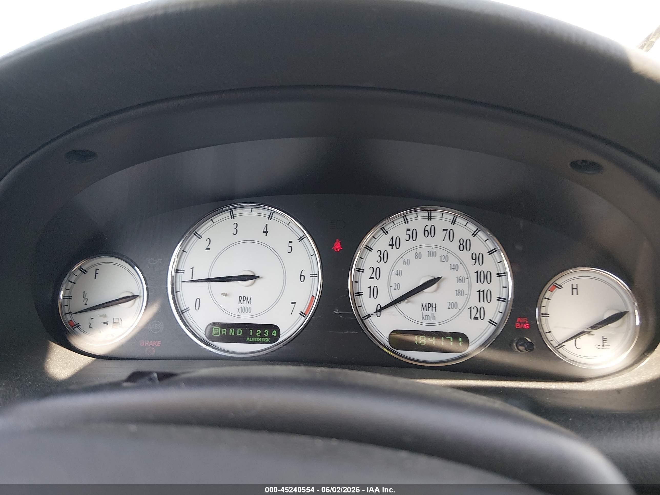 2004 Chrysler 300m   Серебряный vin: 2C3HE66G64H692170