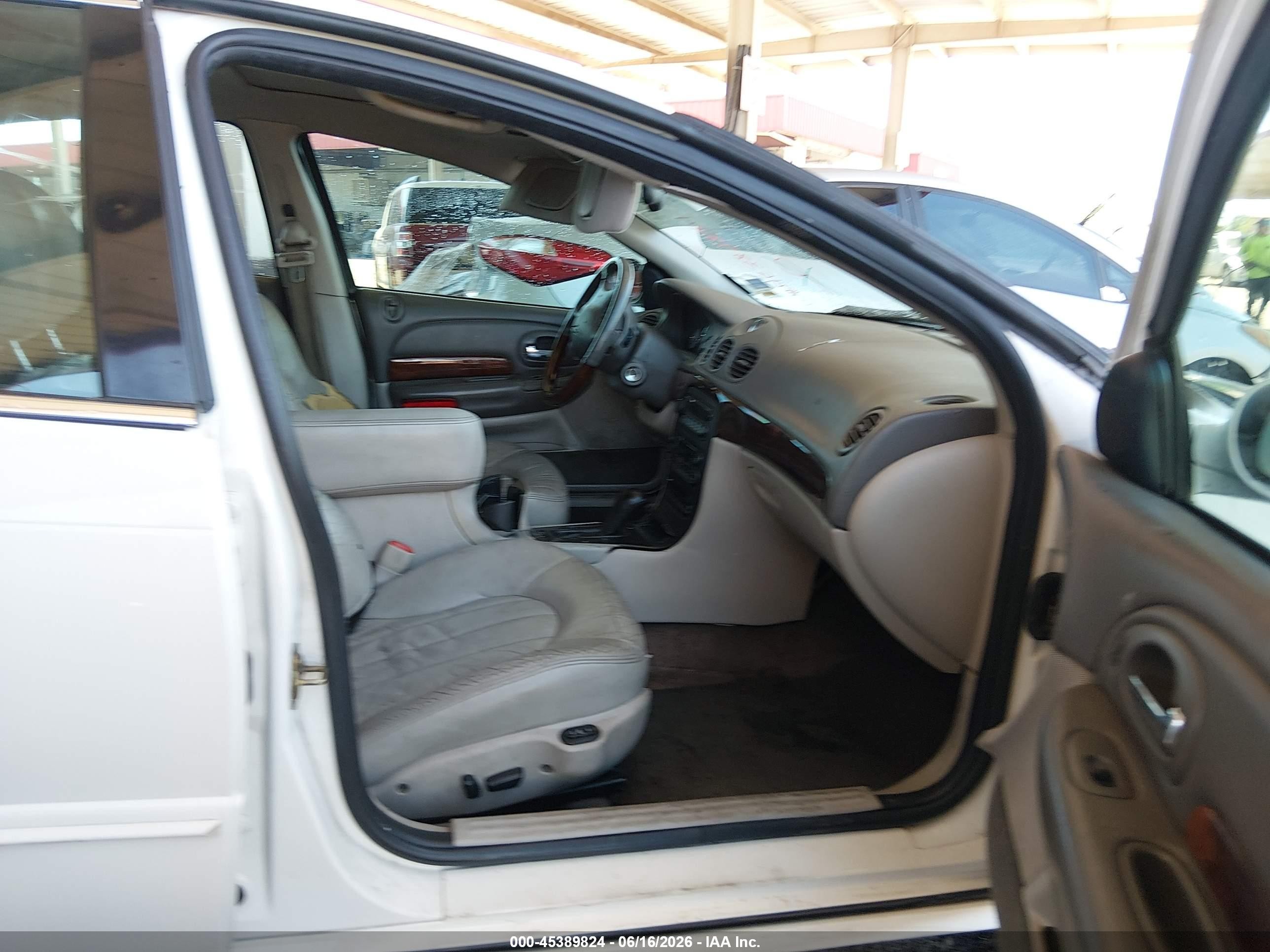 2004 Chrysler 300m   White vin: 2C3HE66G74H698544