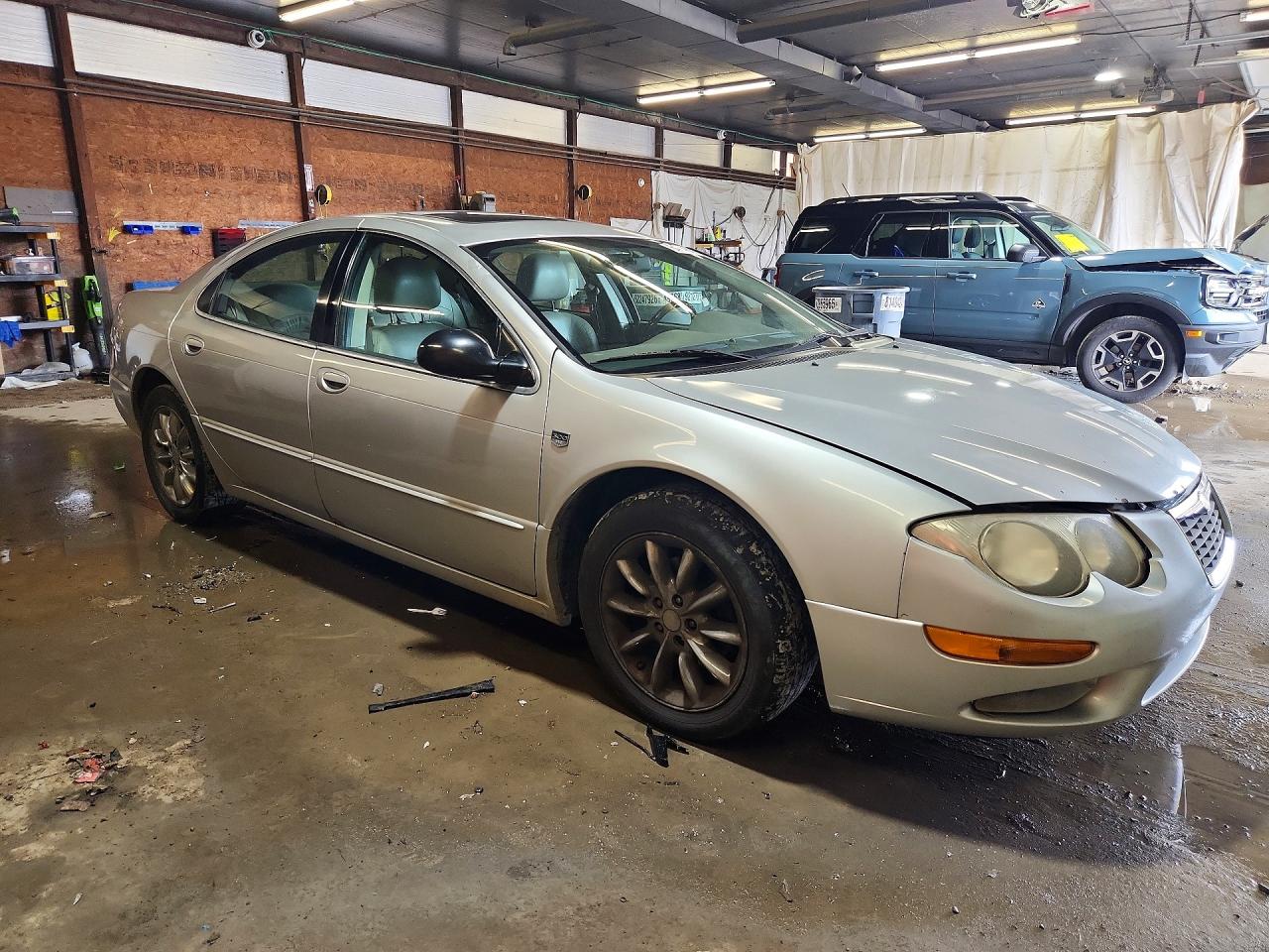 2004 Chrysler 300m Серебряный vin: 2C3HE66G84H630253