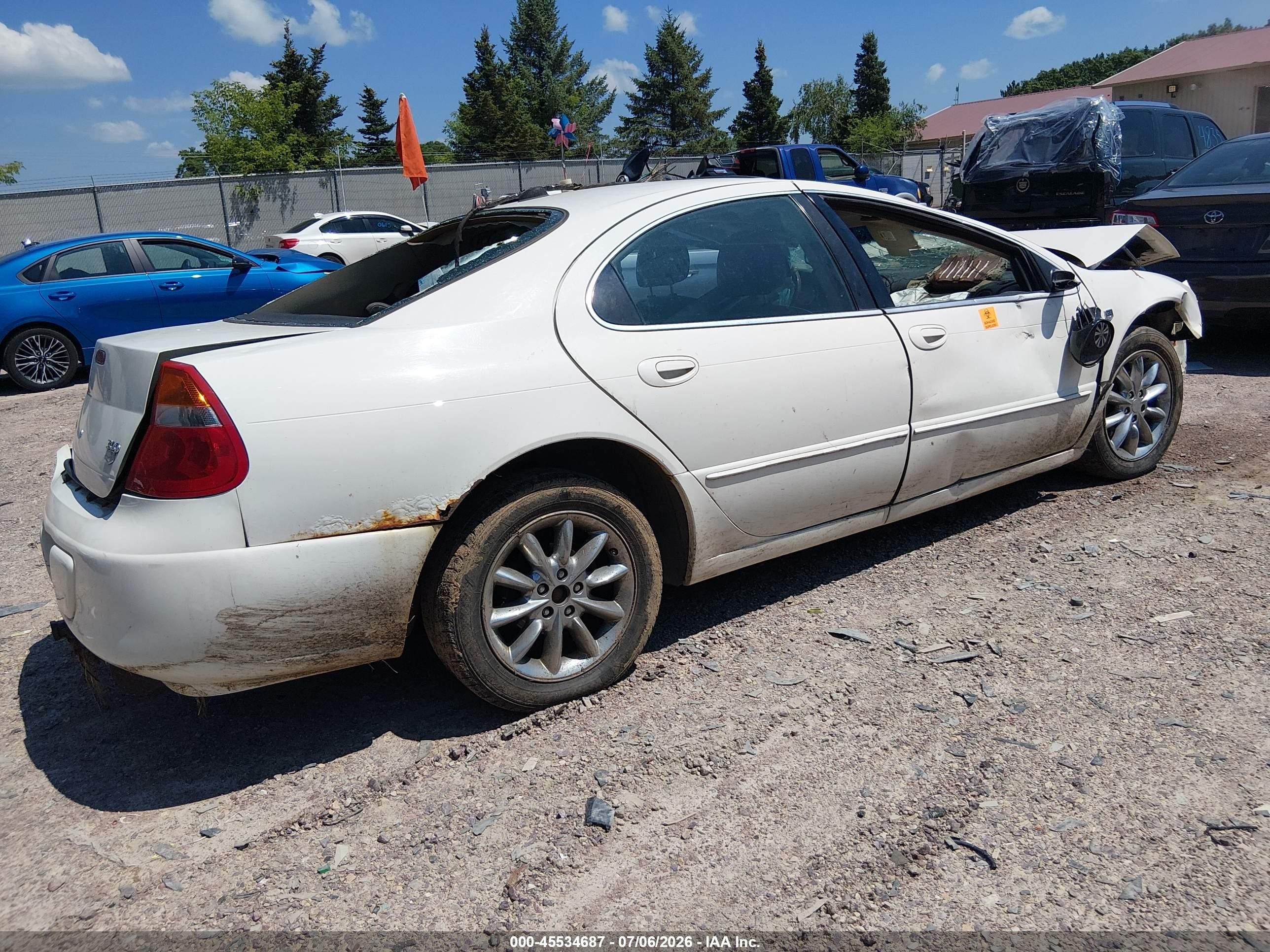 2004 Chrysler 300m   White vin: 2C3HE66G84H680988