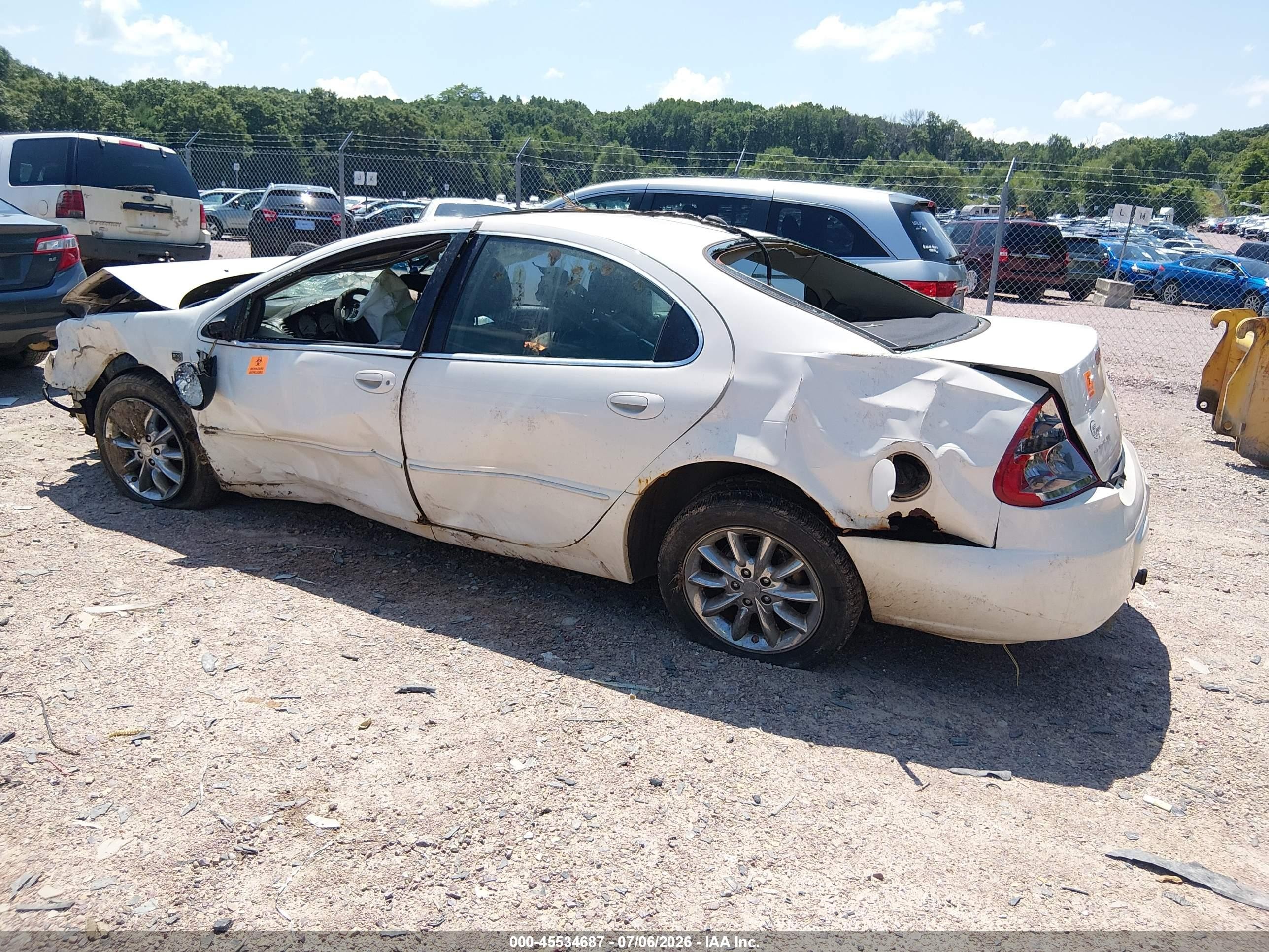 2004 Chrysler 300m   White vin: 2C3HE66G84H680988