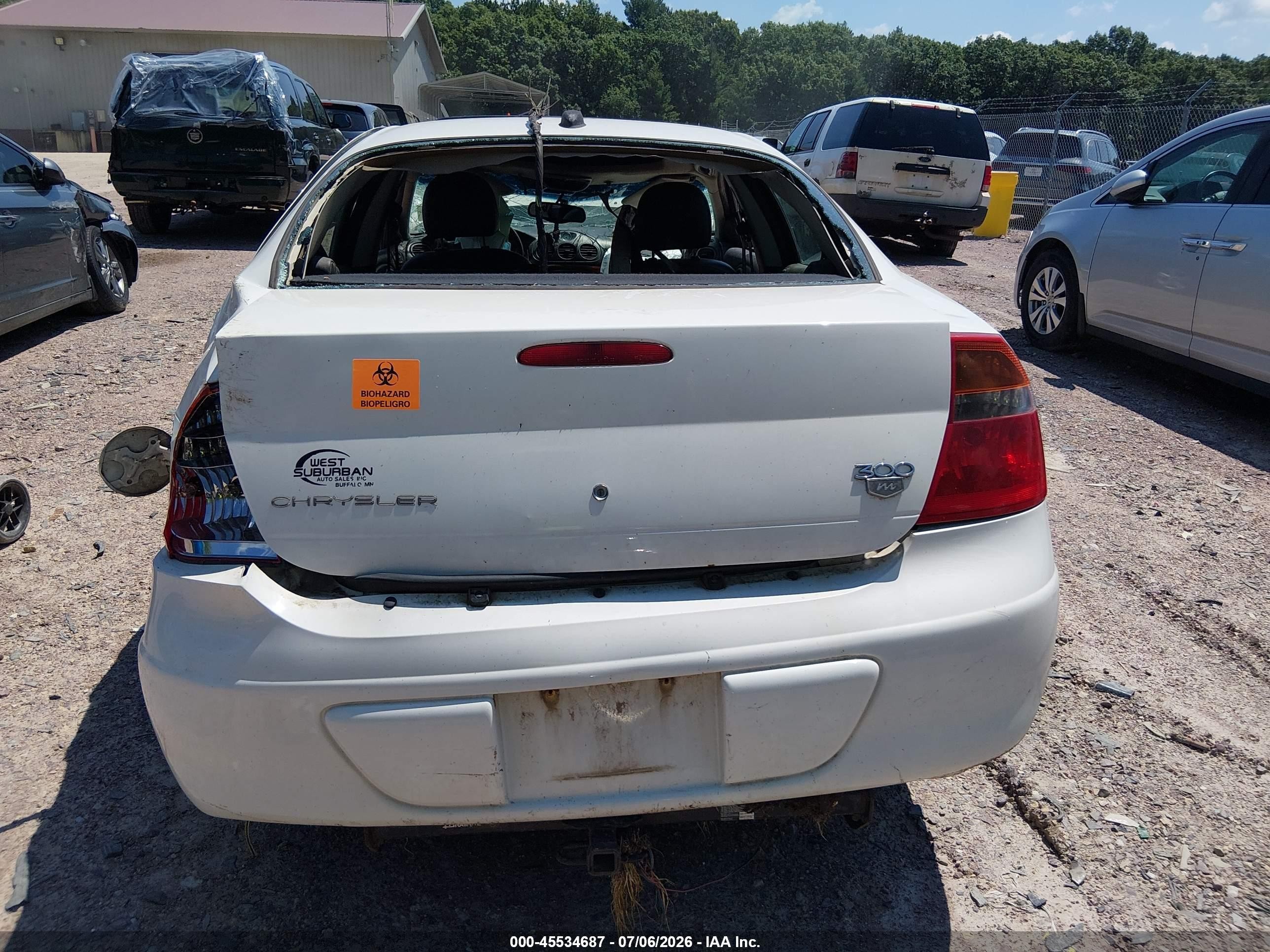 2004 Chrysler 300m   White vin: 2C3HE66G84H680988