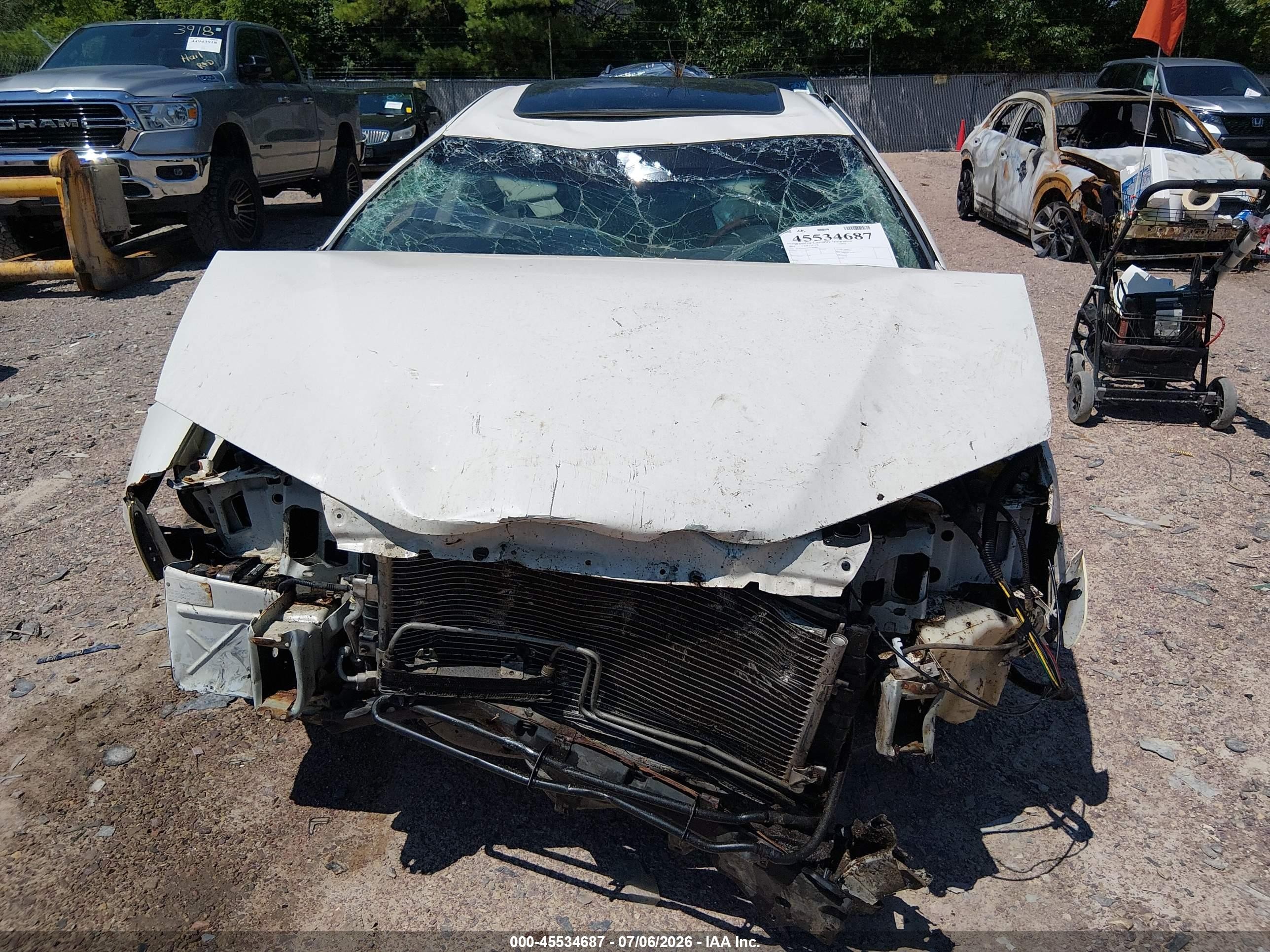 2004 Chrysler 300m   White vin: 2C3HE66G84H680988