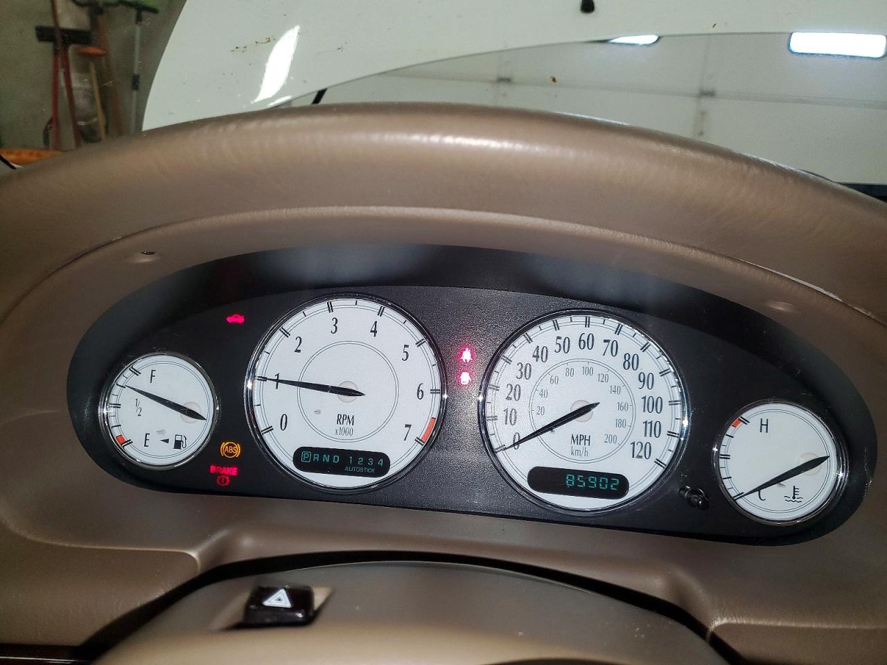 2001 Chrysler 300m Белый vin: 2C3HE66GX1H722203
