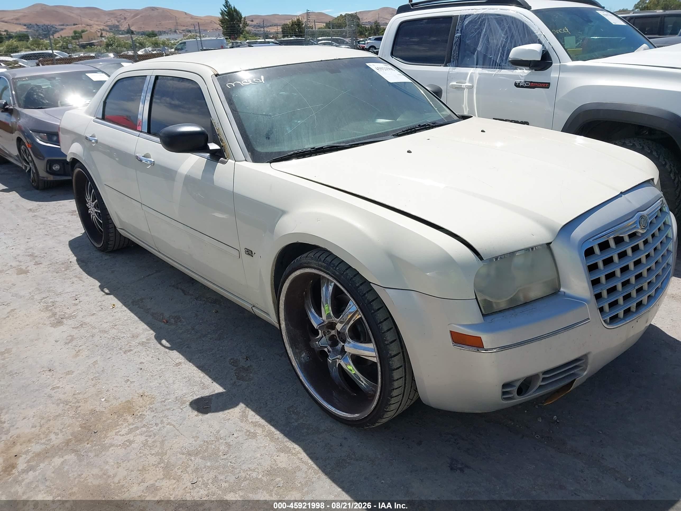 2005 Chrysler 300   Белый vin: 2C3JA43R75H627448