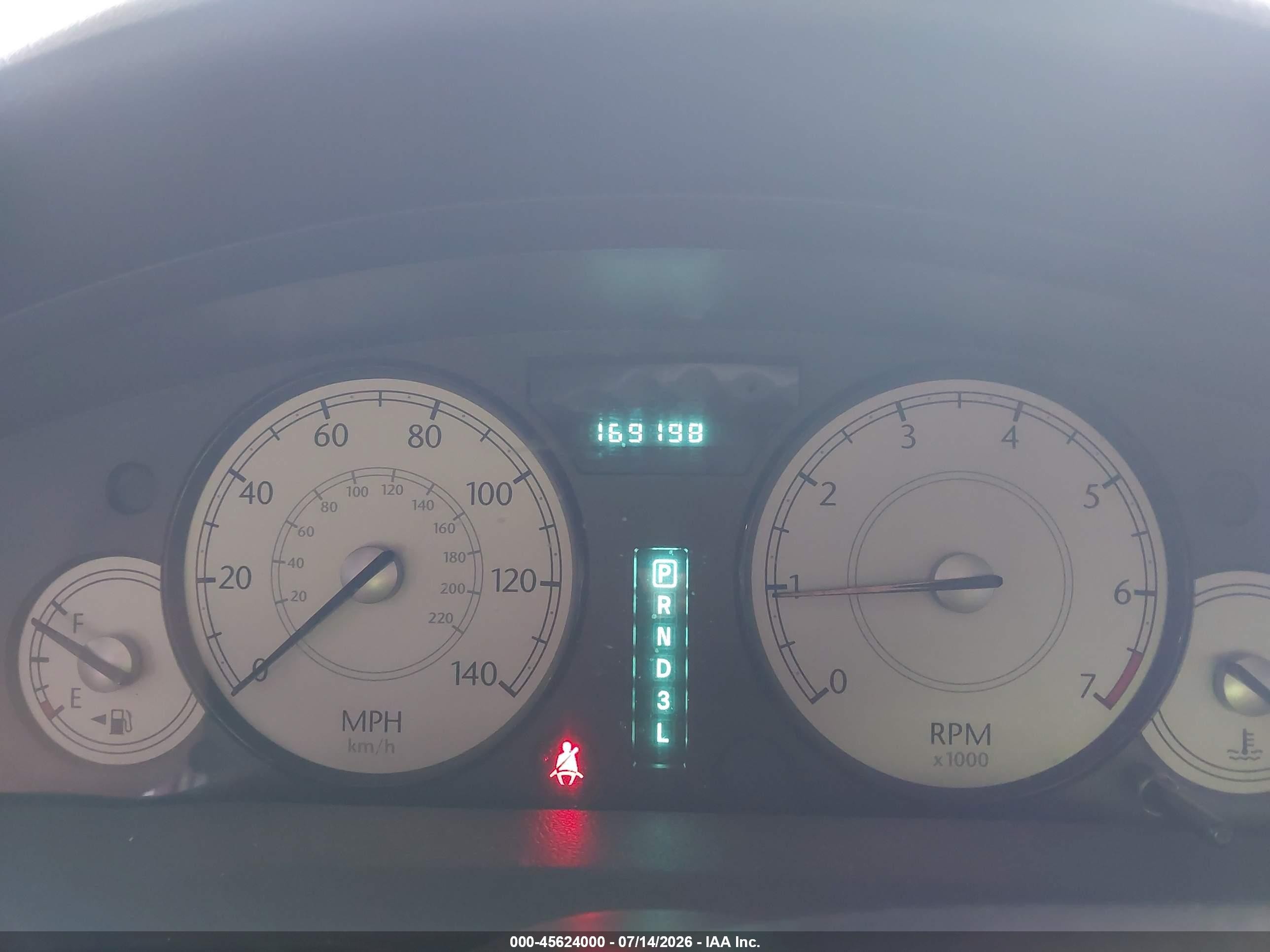 2005 Chrysler 300   White vin: 2C3JA43R95H143412