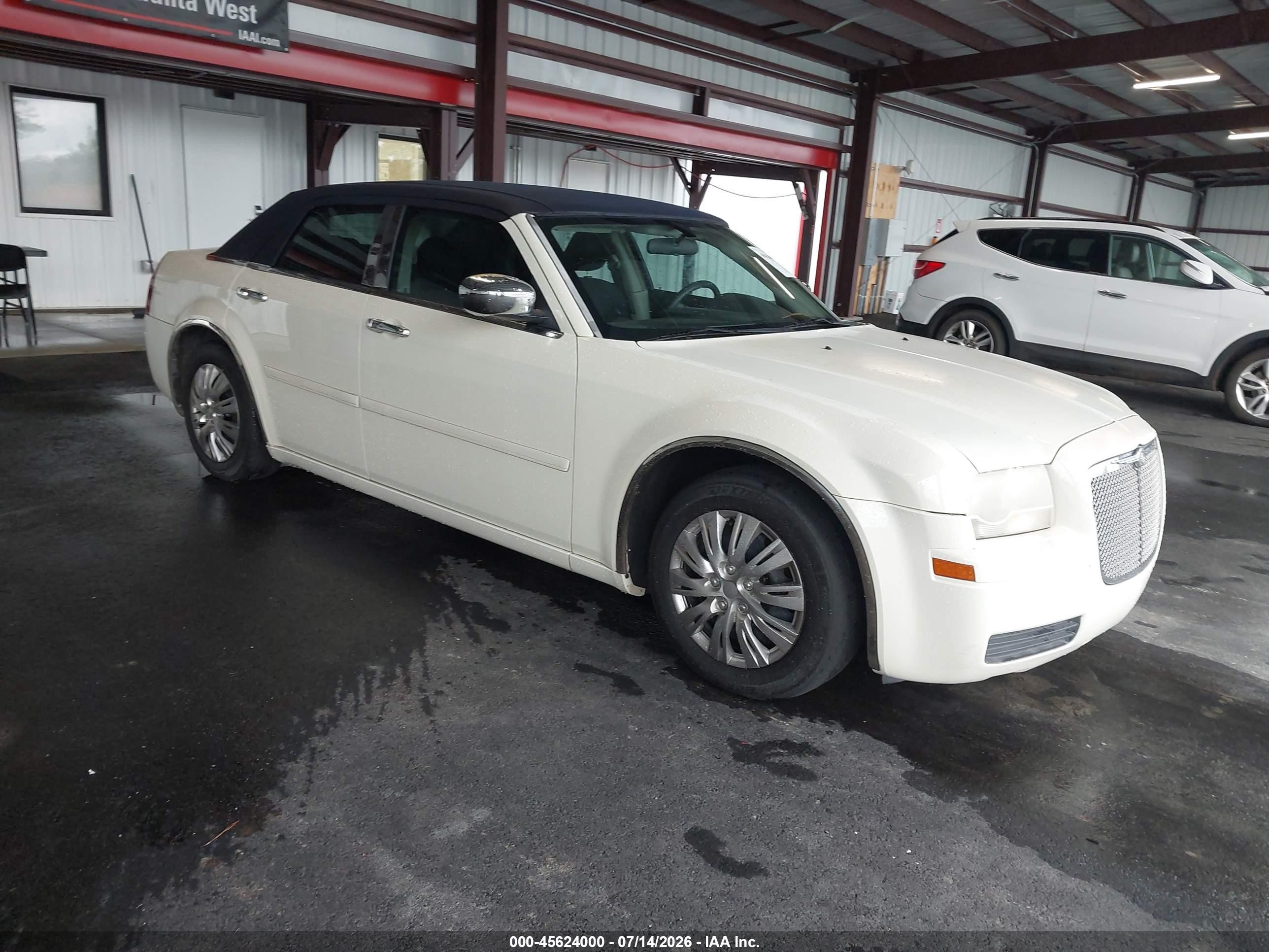 2005 Chrysler 300   White vin: 2C3JA43R95H143412