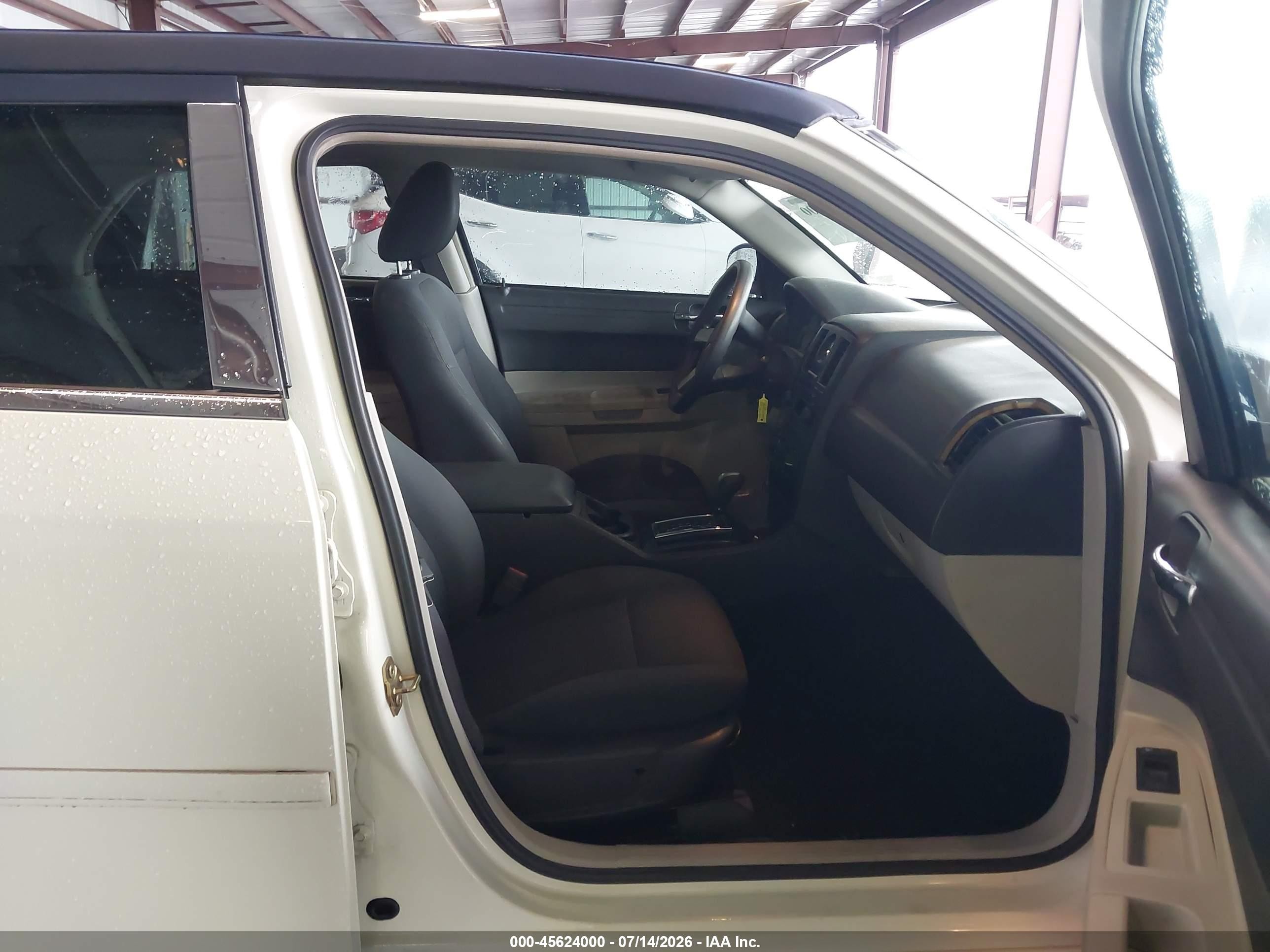 2005 Chrysler 300   White vin: 2C3JA43R95H143412