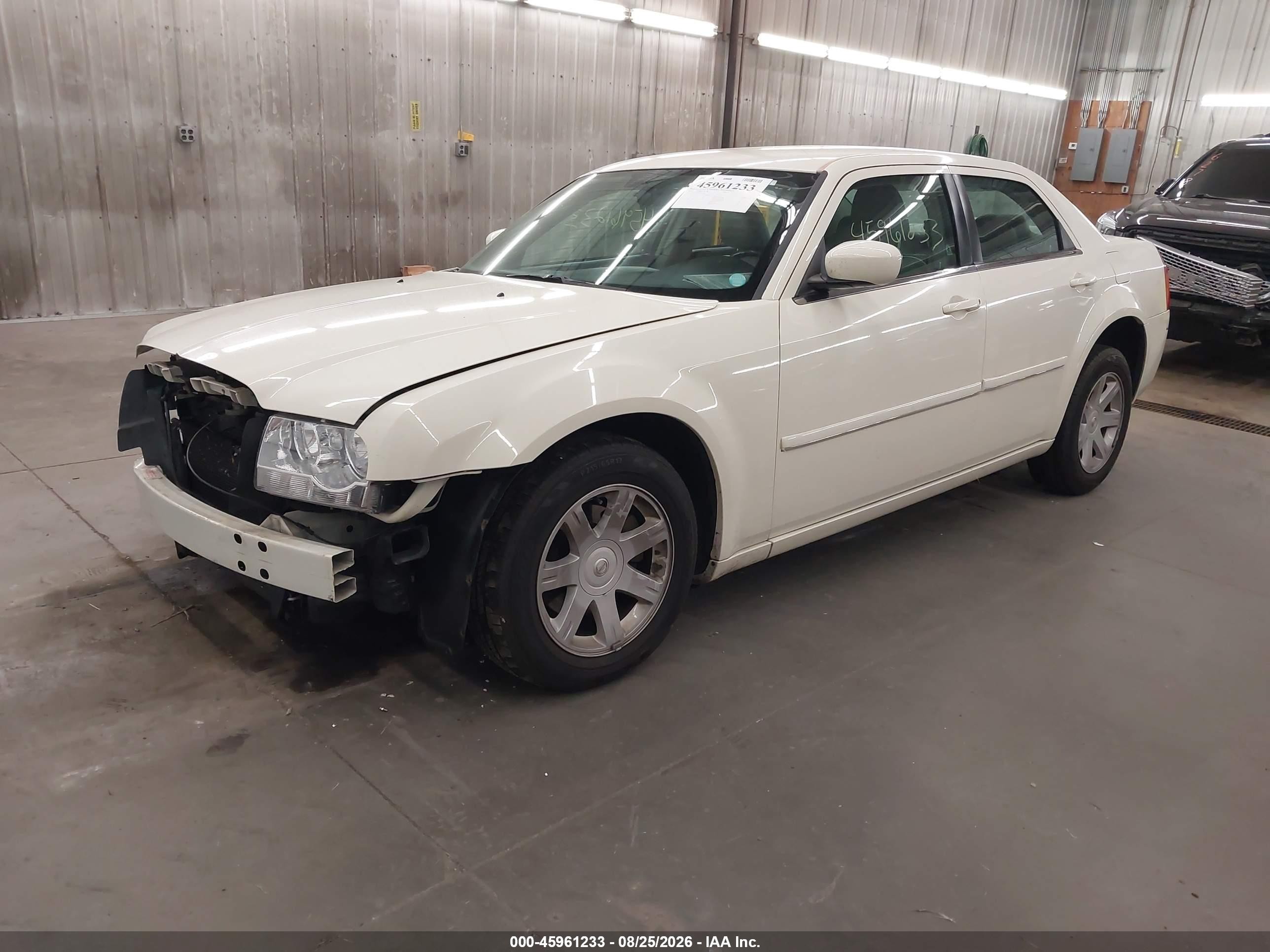2005 Chrysler 300 Touring White vin: 2C3JA53G05H180806