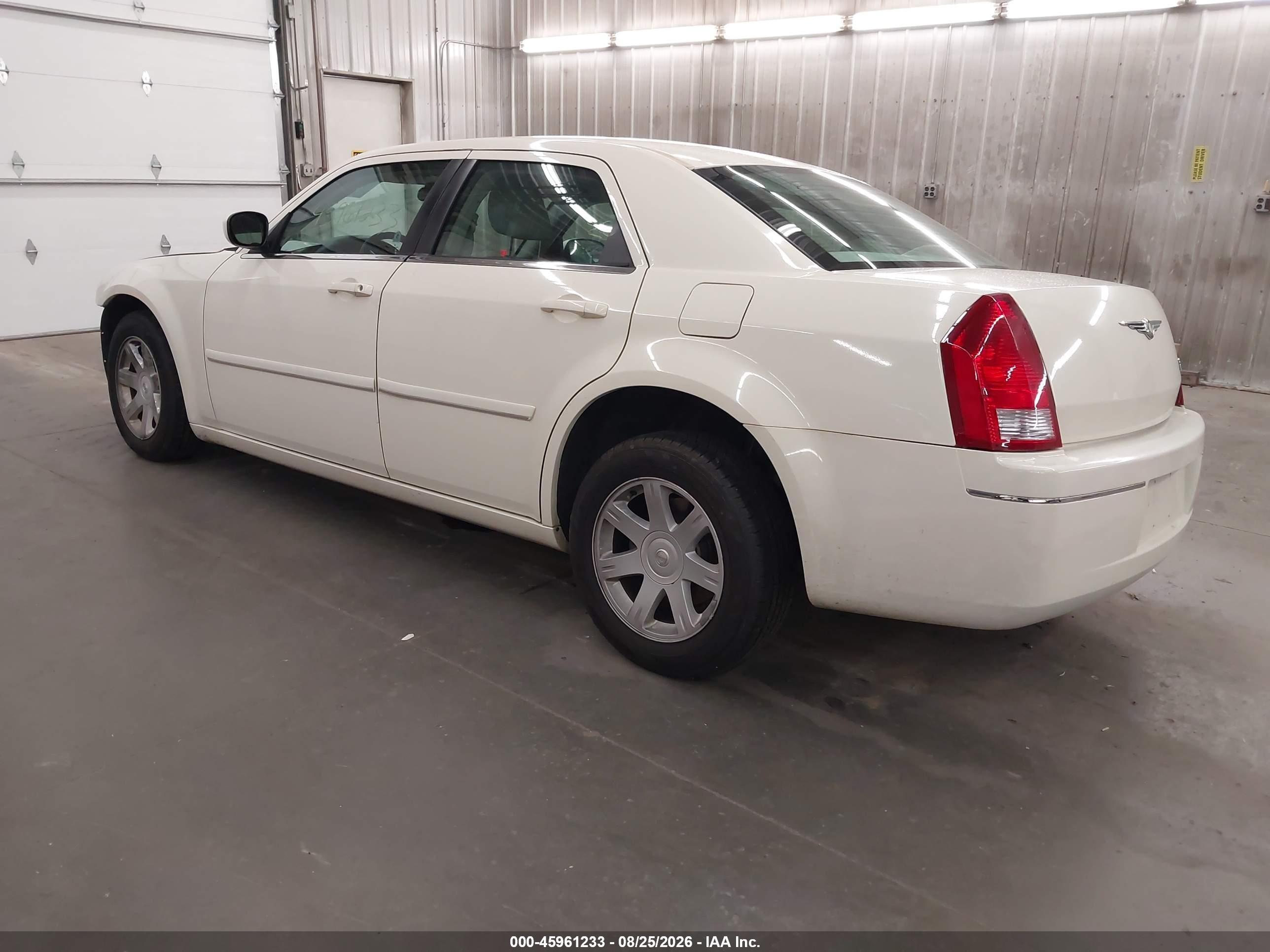 2005 Chrysler 300 Touring White vin: 2C3JA53G05H180806