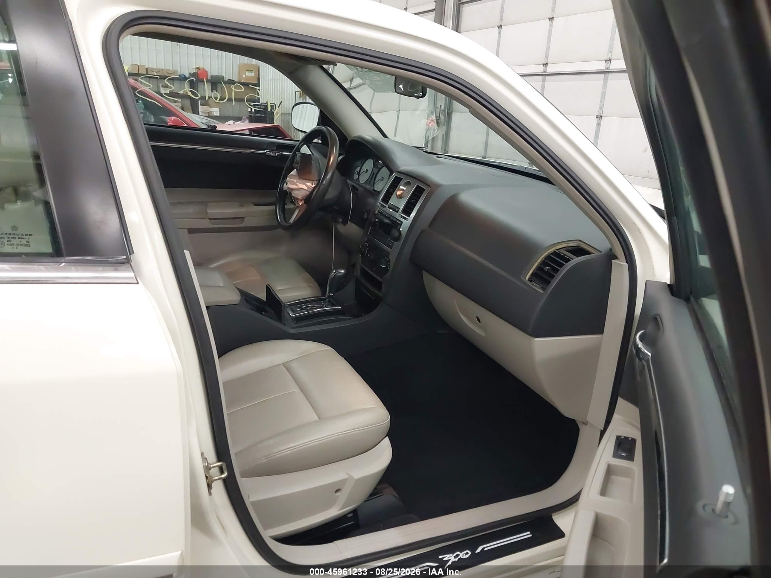 2005 Chrysler 300 Touring White vin: 2C3JA53G05H180806