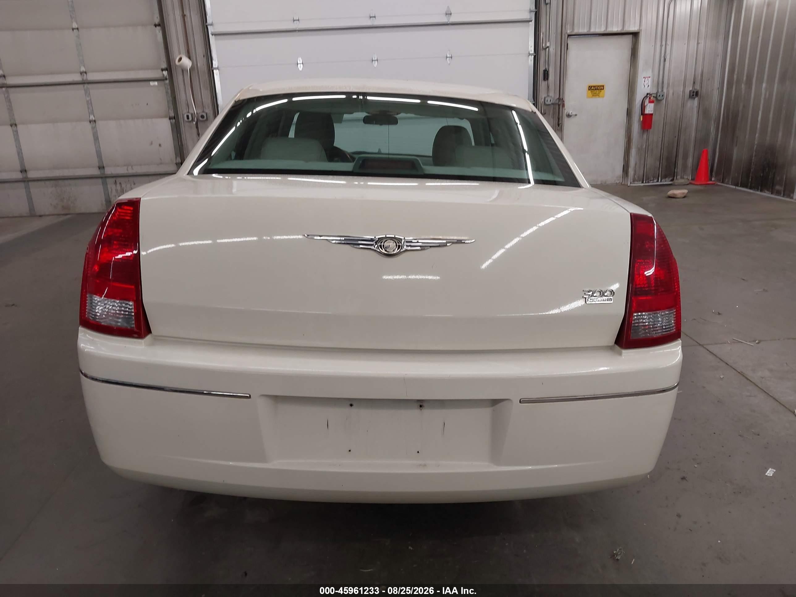 2005 Chrysler 300 Touring White vin: 2C3JA53G05H180806