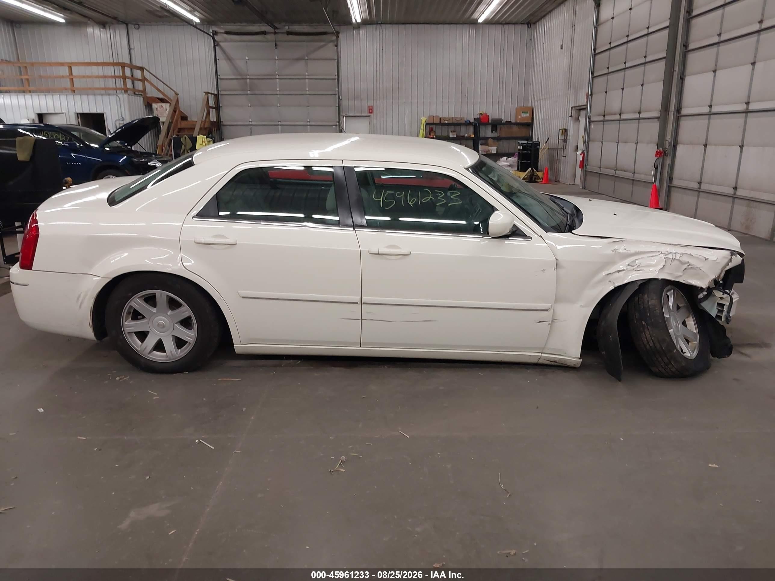 2005 Chrysler 300 Touring White vin: 2C3JA53G05H180806