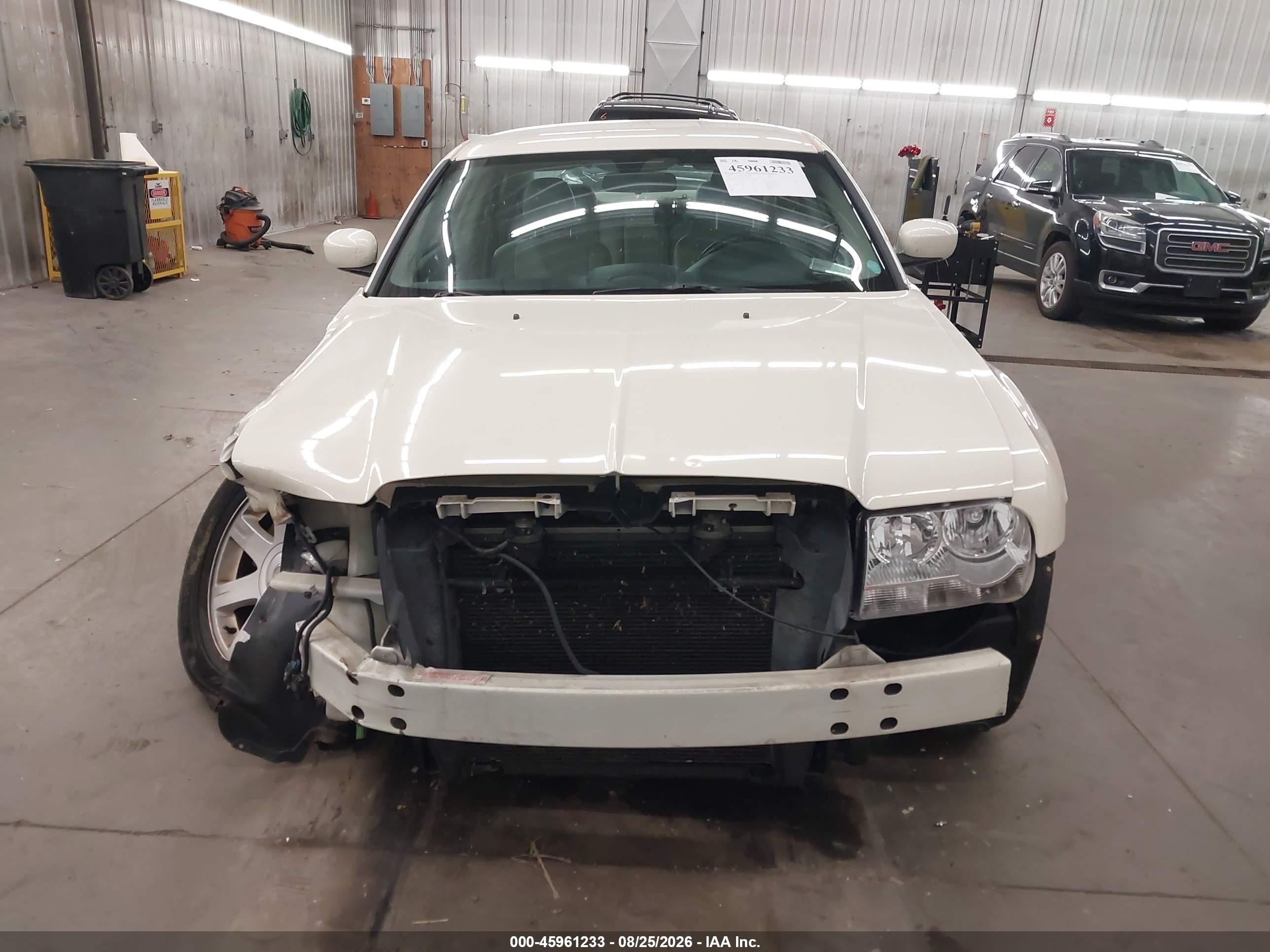 2005 Chrysler 300 Touring White vin: 2C3JA53G05H180806
