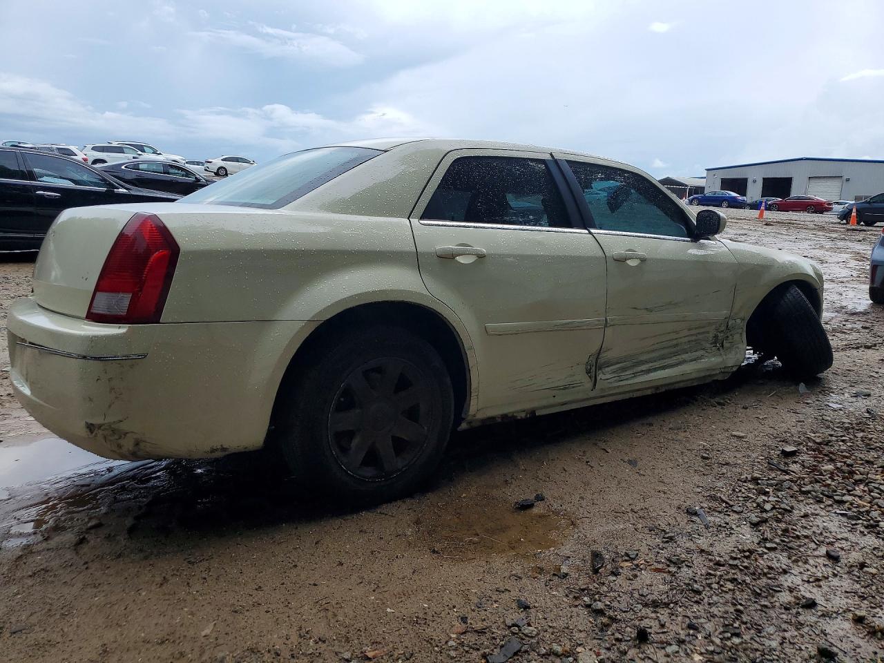 2005 Chrysler 300 Touring White vin: 2C3JA53G15H136121