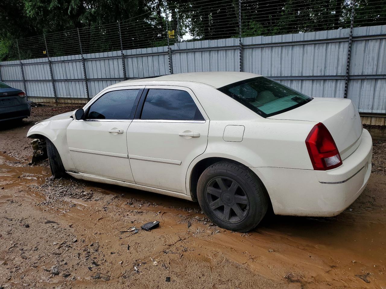 2005 Chrysler 300 Touring White vin: 2C3JA53G15H136121