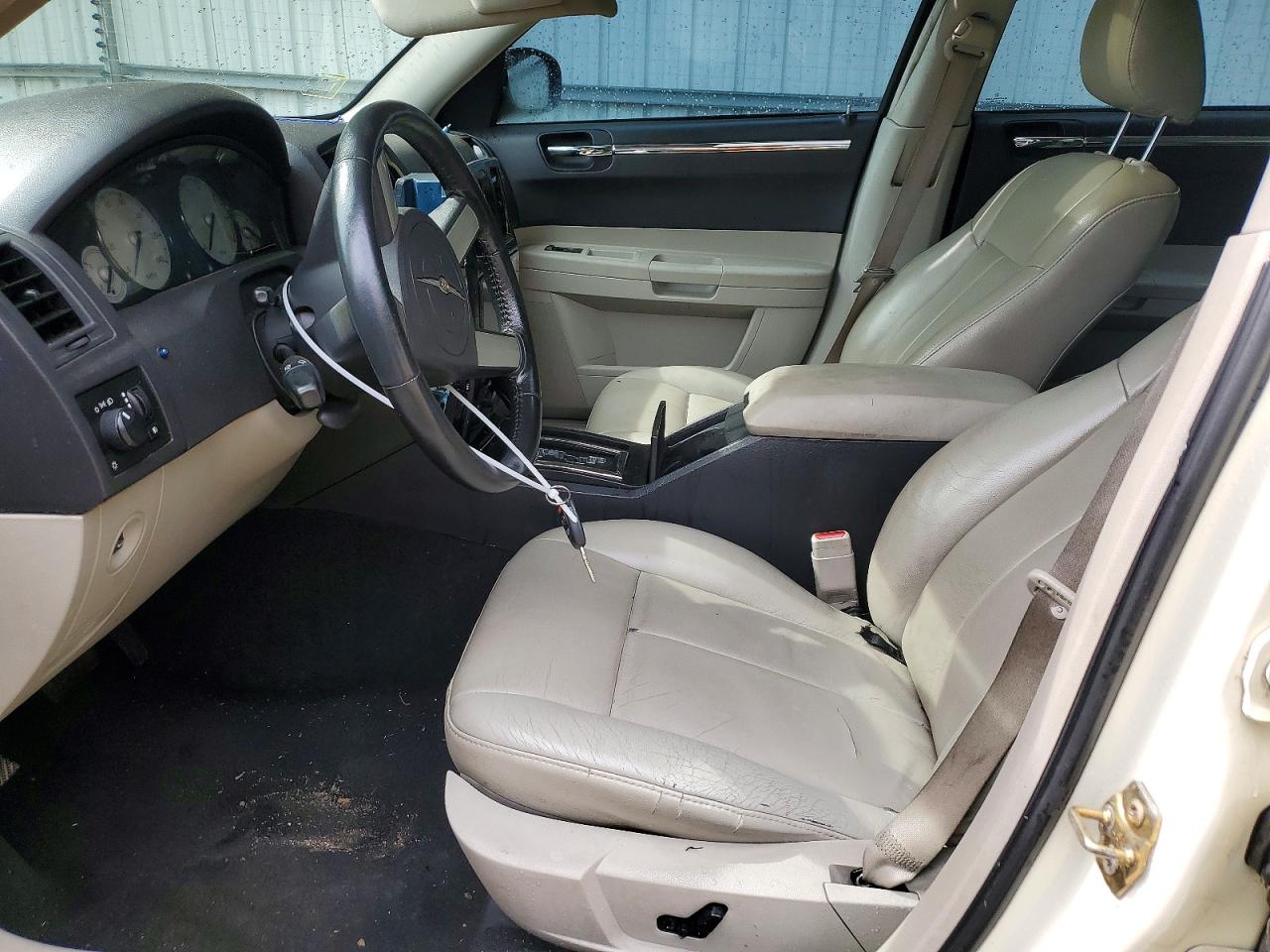 2005 Chrysler 300 Touring White vin: 2C3JA53G15H136121