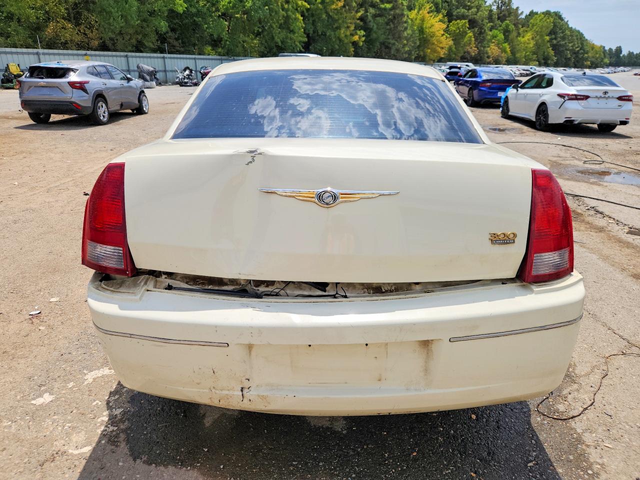 2005 Chrysler 300 Touring White vin: 2C3JA53G35H508400