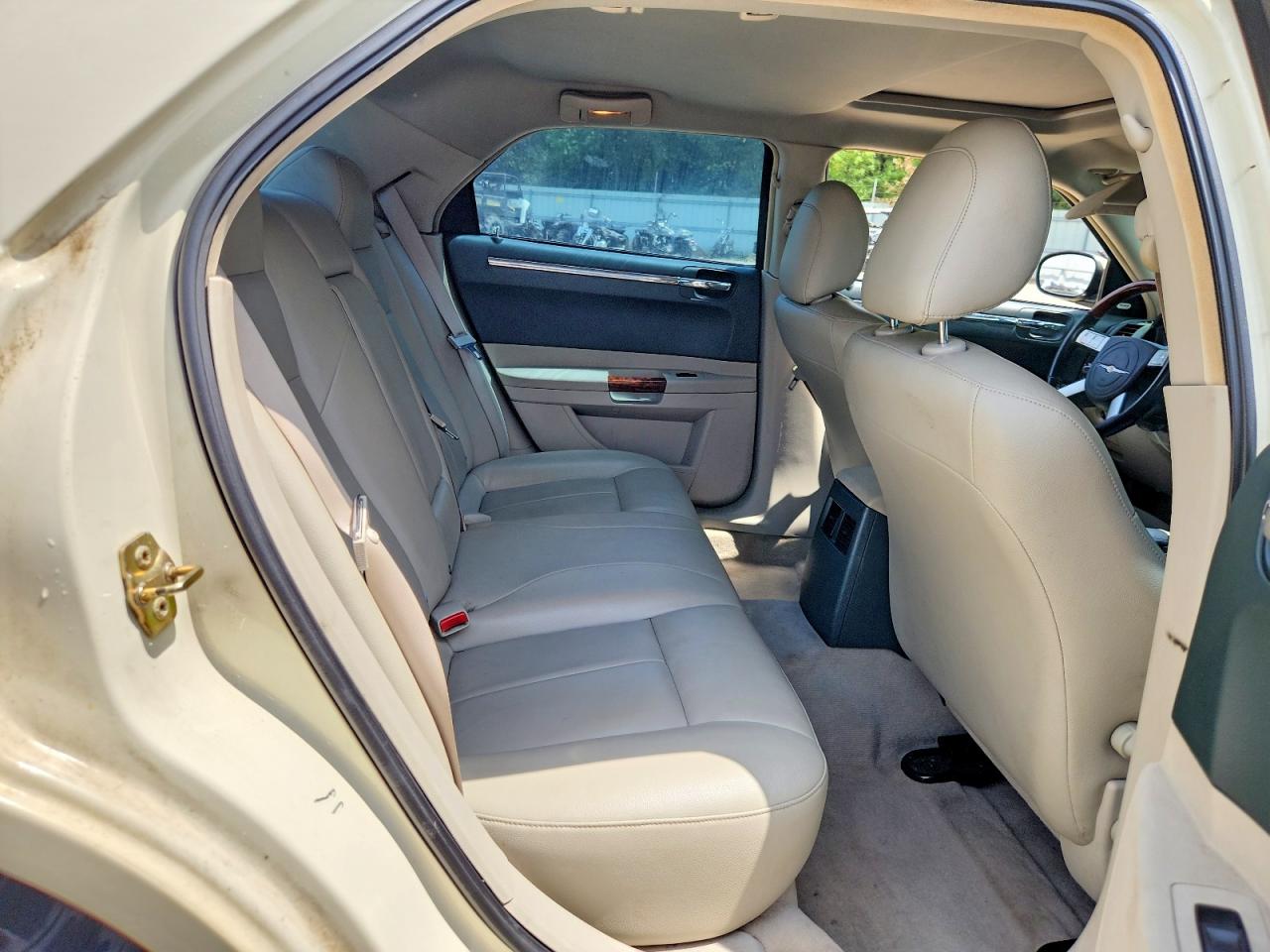 2005 Chrysler 300 Touring White vin: 2C3JA53G35H508400