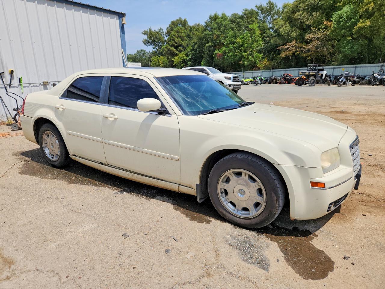2005 Chrysler 300 Touring White vin: 2C3JA53G35H508400