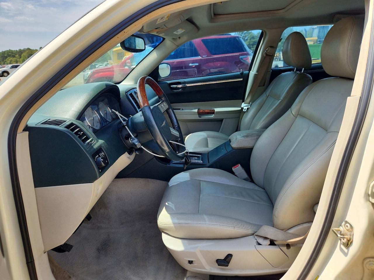 2005 Chrysler 300 Touring White vin: 2C3JA53G35H508400