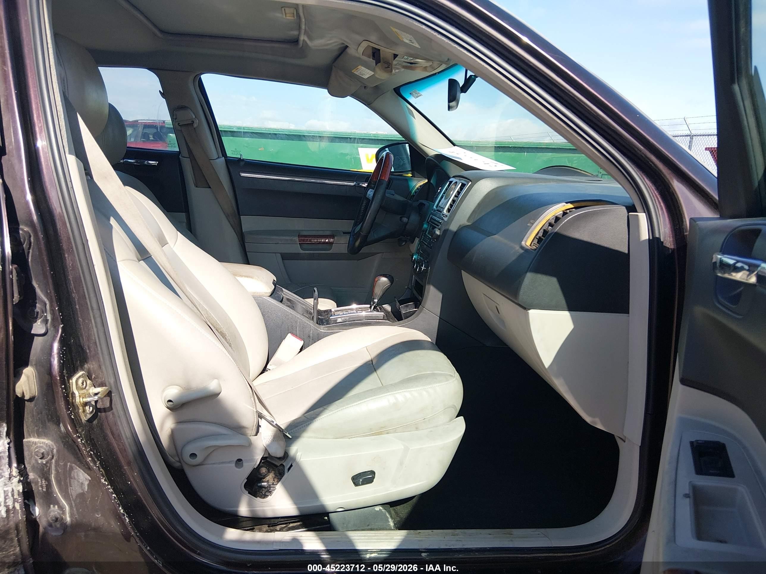 2005 Chrysler 300 Touring Maroon vin: 2C3JA53G45H116106