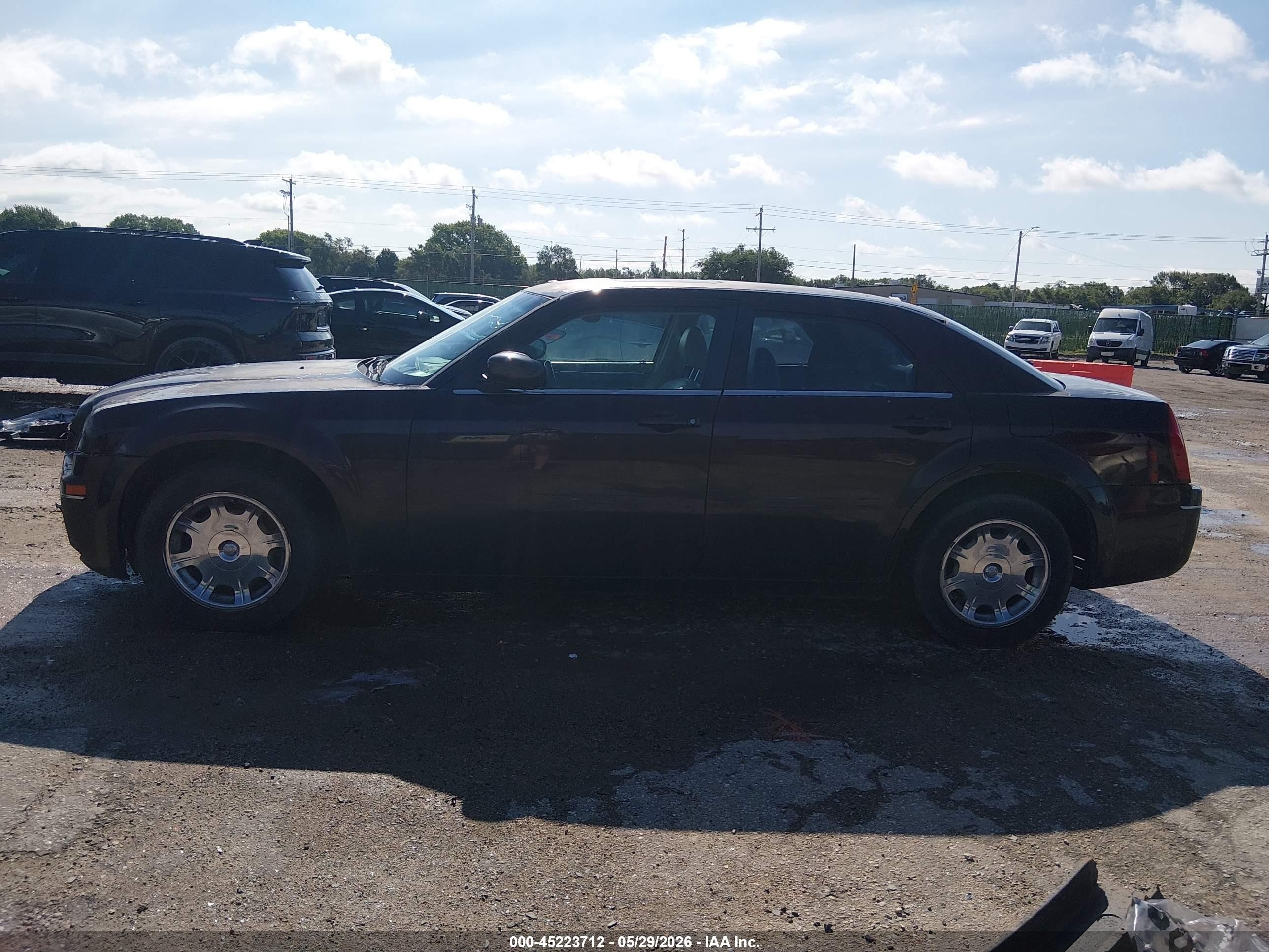 2005 Chrysler 300 Touring Maroon vin: 2C3JA53G45H116106
