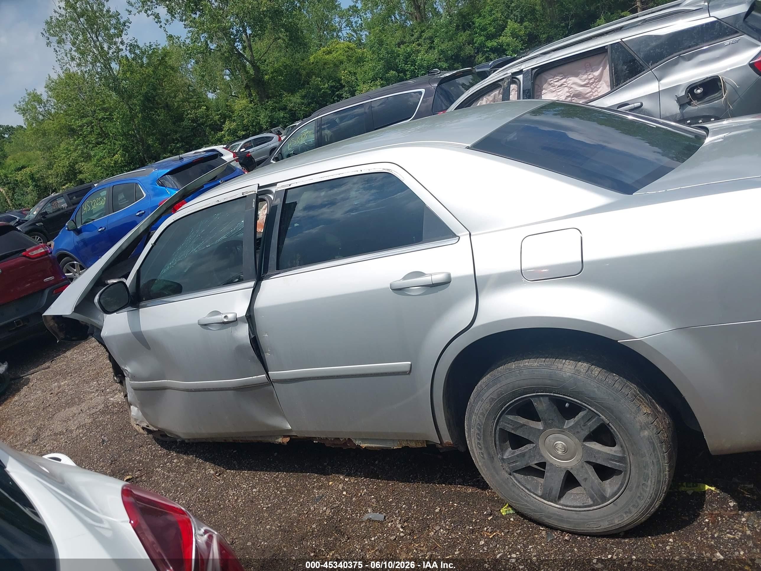 2005 Chrysler 300 Touring Silver vin: 2C3JA53G45H169078