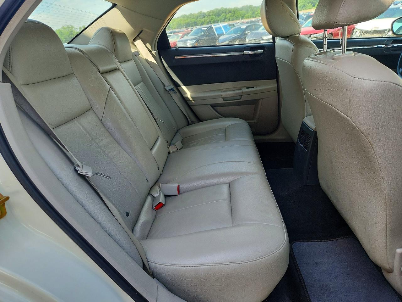 2005 Chrysler 300 Touring Белый vin: 2C3JA53G45H616928