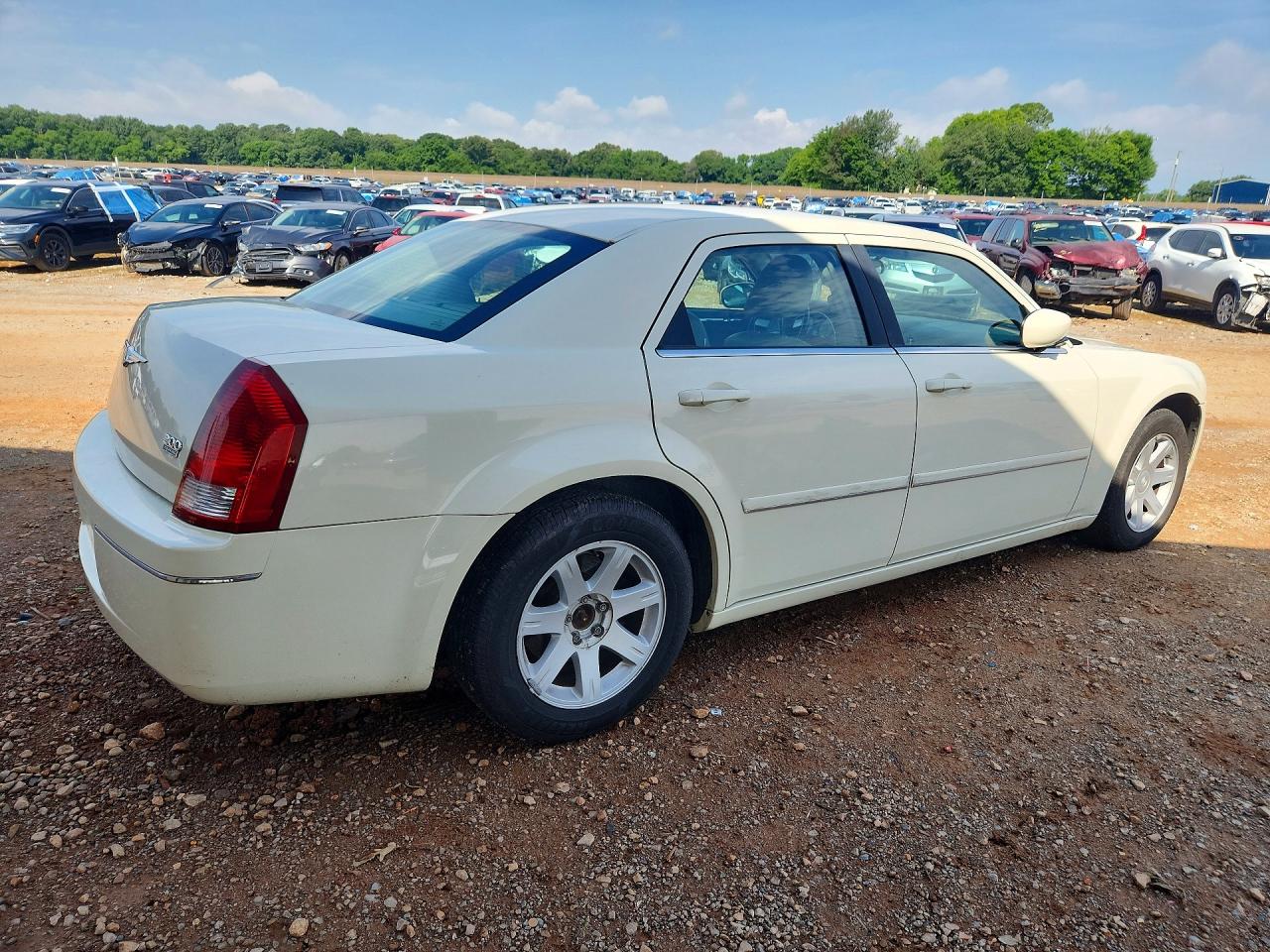 2005 Chrysler 300 Touring Белый vin: 2C3JA53G45H616928