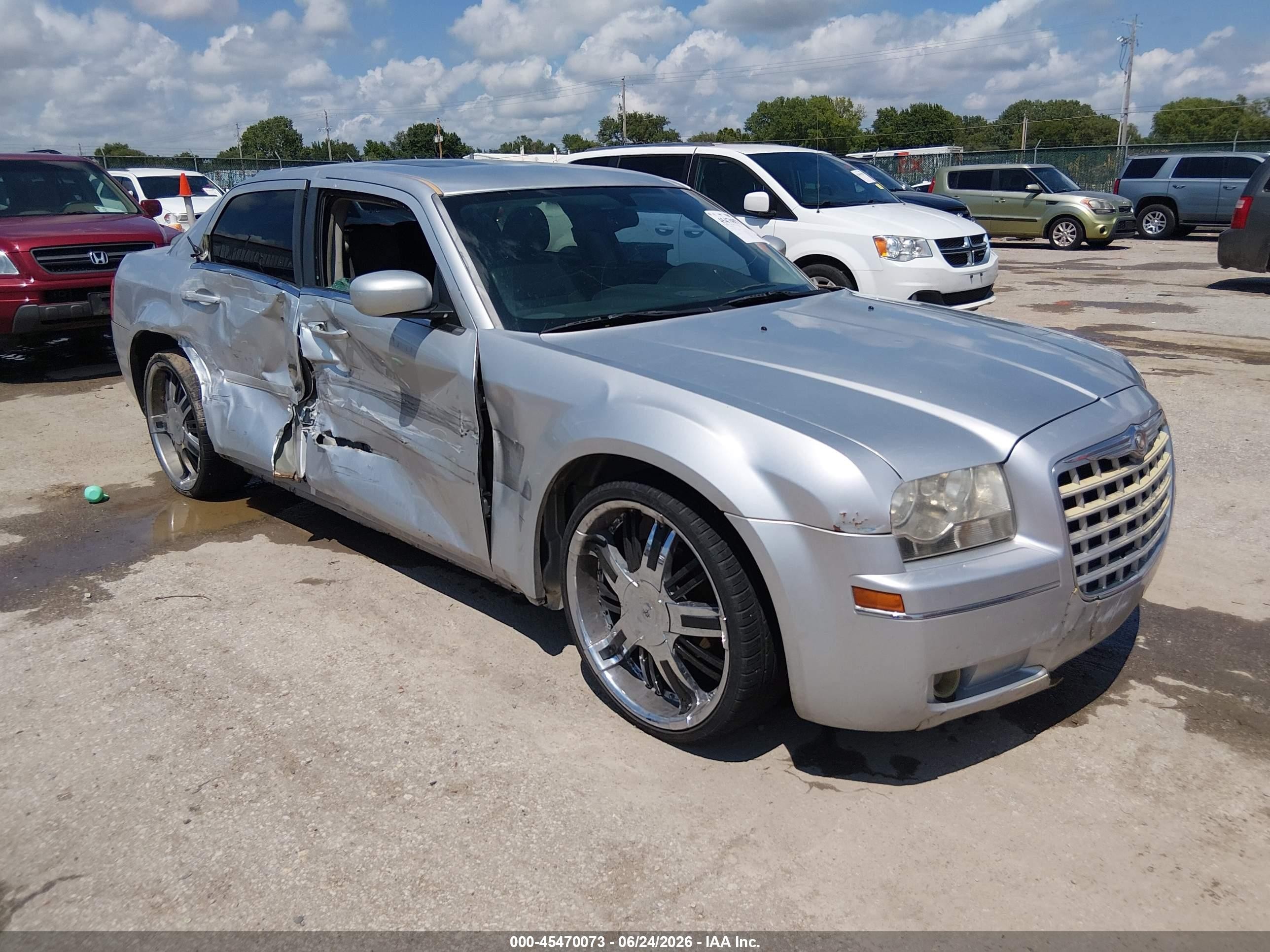2005 Chrysler 300 Touring Серебряный vin: 2C3JA53G95H187155