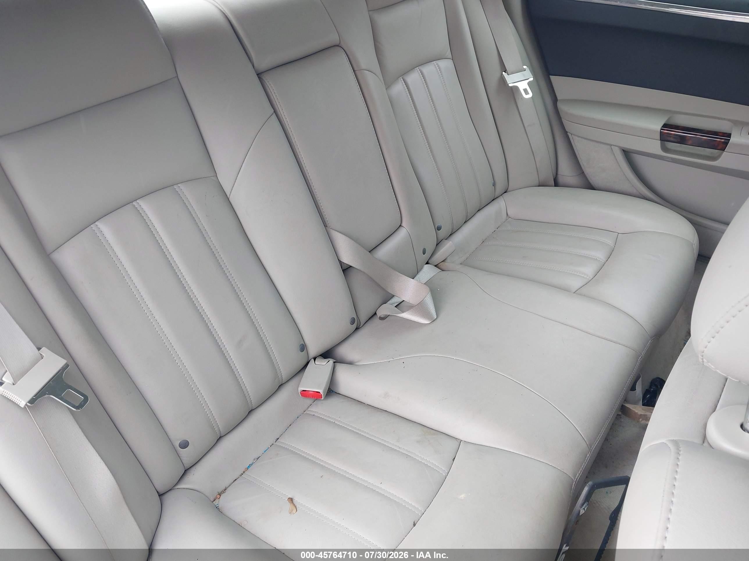 2005 Chrysler 300c   White vin: 2C3JA63H25H502232